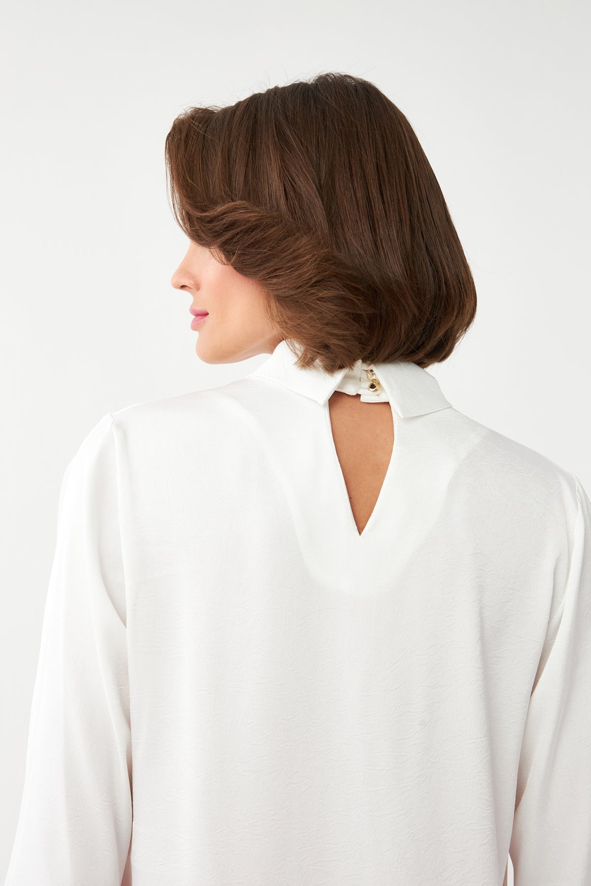 Saten Dokulu Ekru Bluz