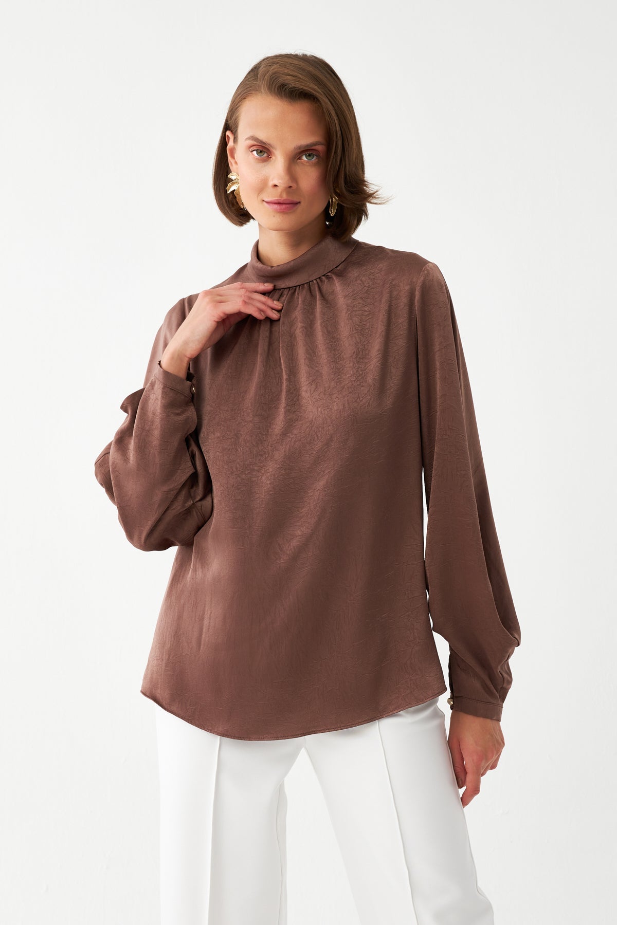 Saten Dokulu Kahverengi Bluz