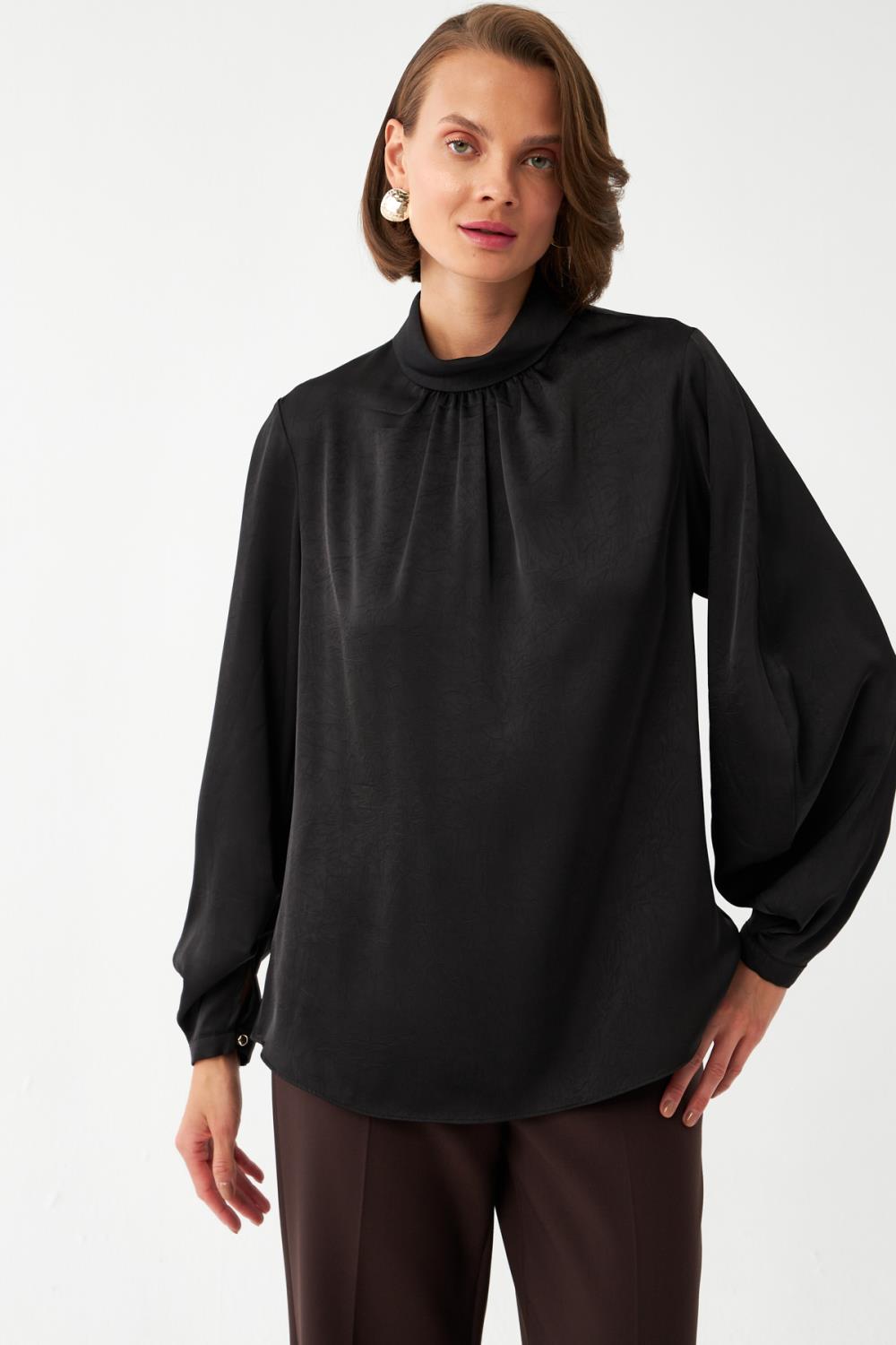 Saten Dokulu Siyah Bluz