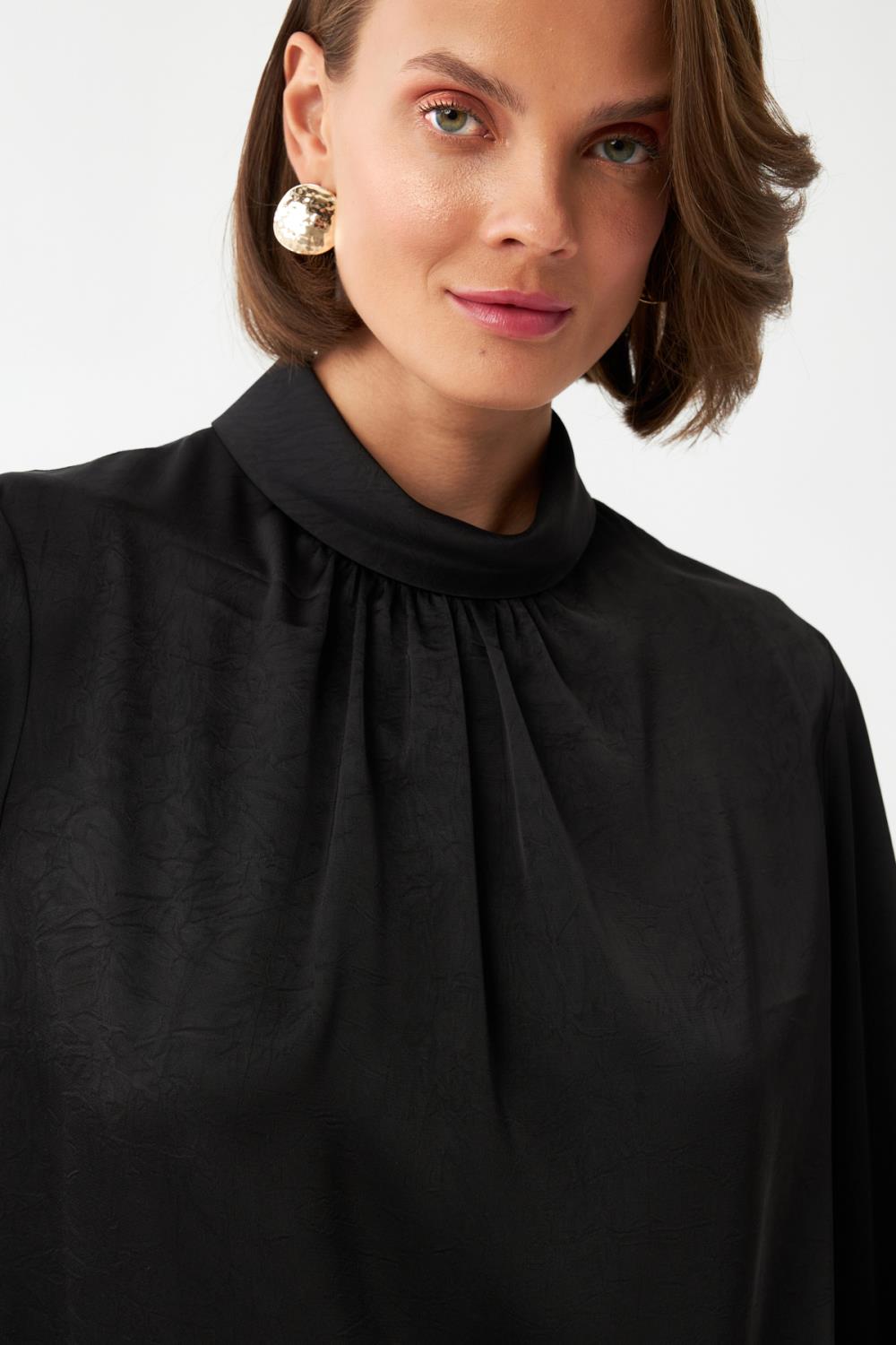 Saten Dokulu Siyah Bluz