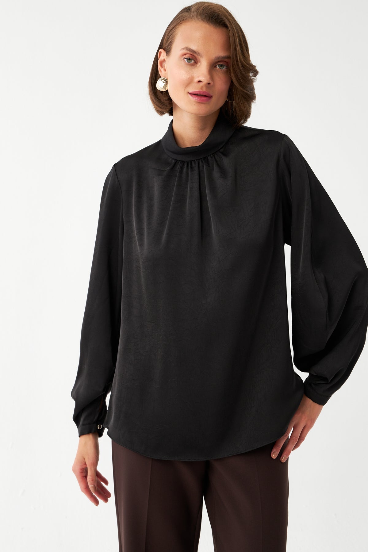 Saten Dokulu Siyah Bluz