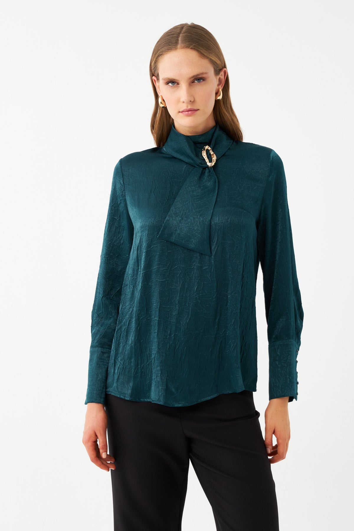 Broş Detaylı Bluz