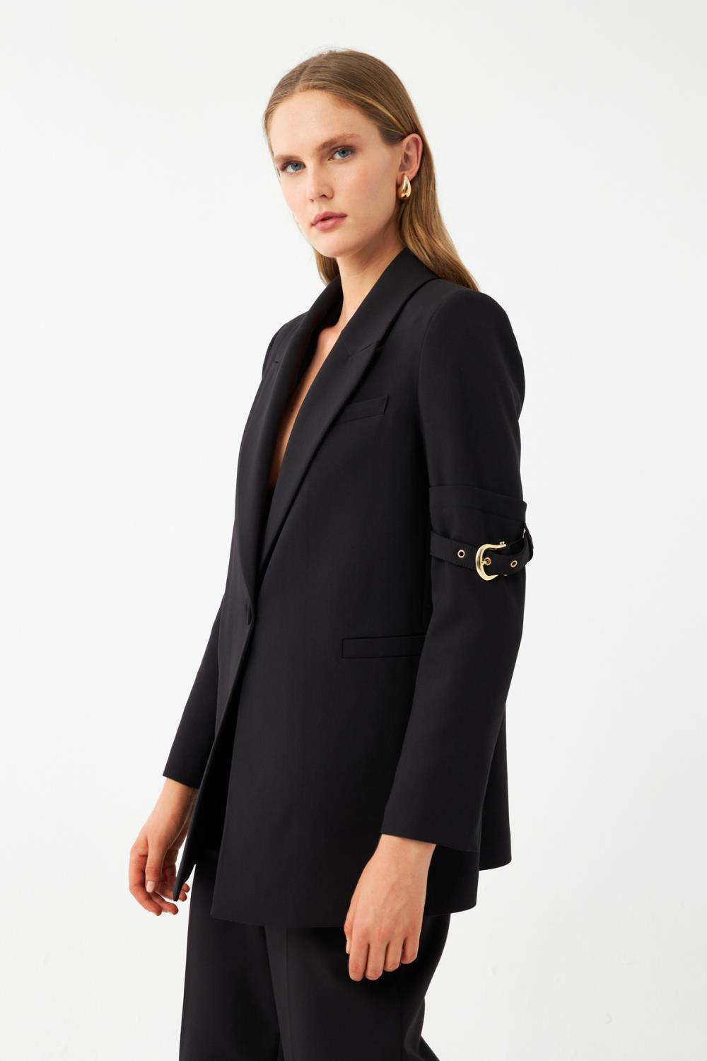 Tokalı Kol Detaylı Blazer Ceket