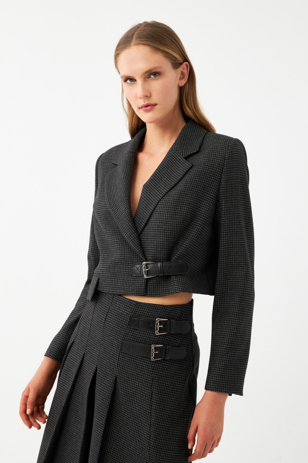 Tokalı Kemerli Blazer Ceket