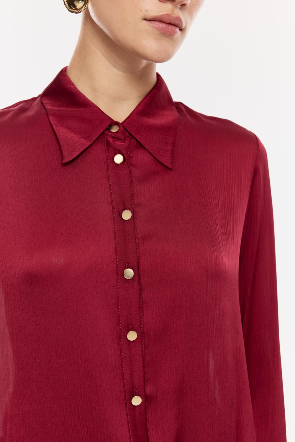 Saten Dokulu Düğmeli Gömlek