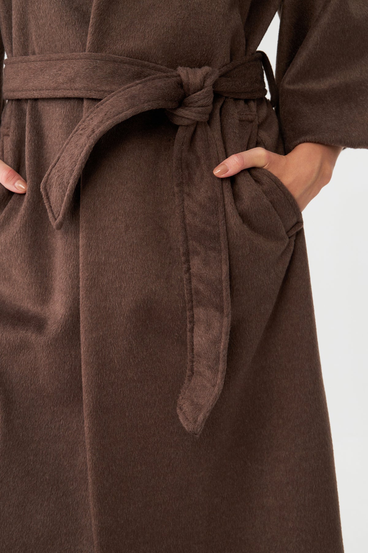 Kușaklı Geniş Kol Modern Kaban