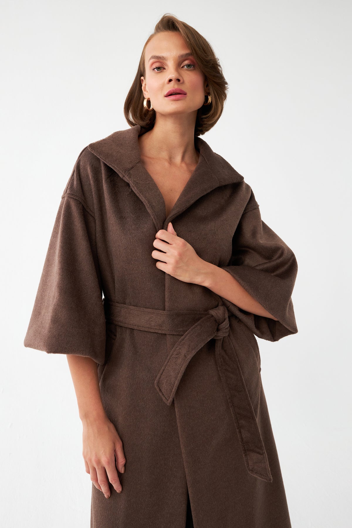 Kușaklı Geniş Kol Modern Kaban