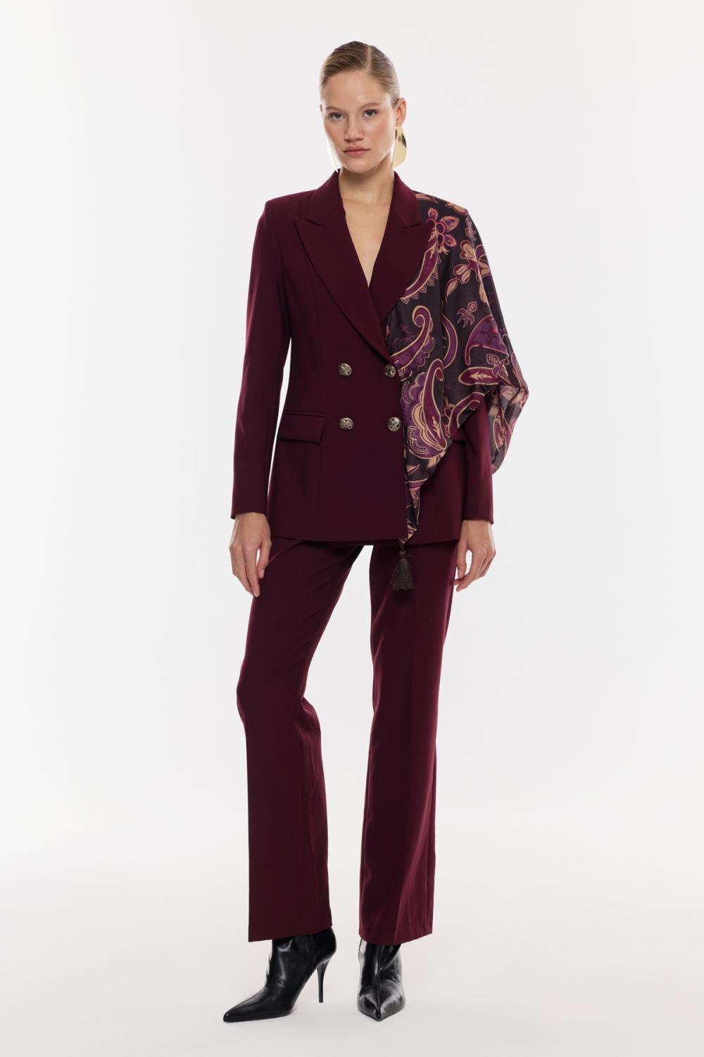 Desen Detaylı Çift Düğmeli Takım