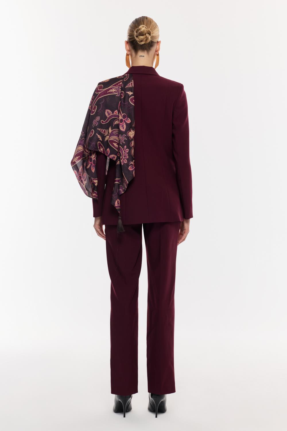 Desen Detaylı Çift Düğmeli Takım