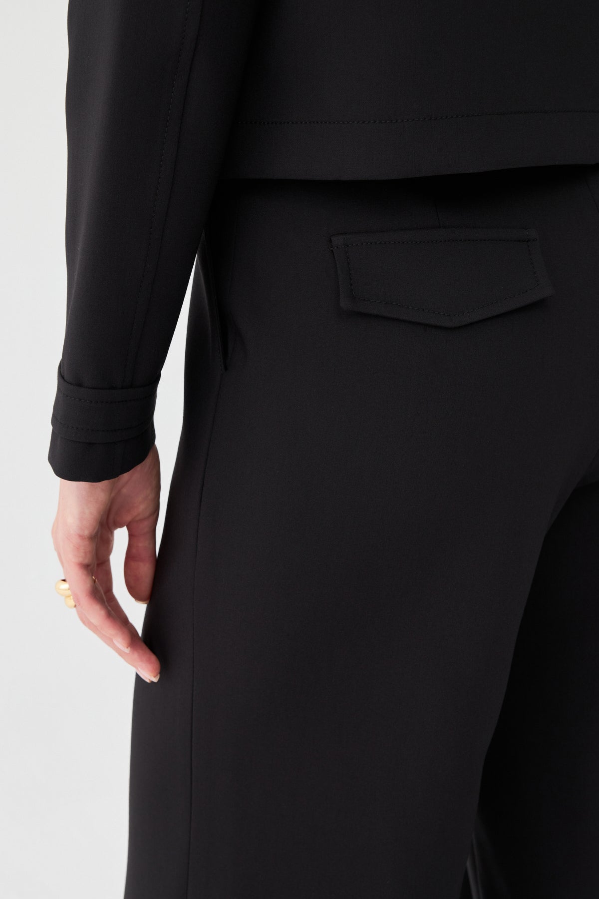 Düğmeli Fermuarlı Takım