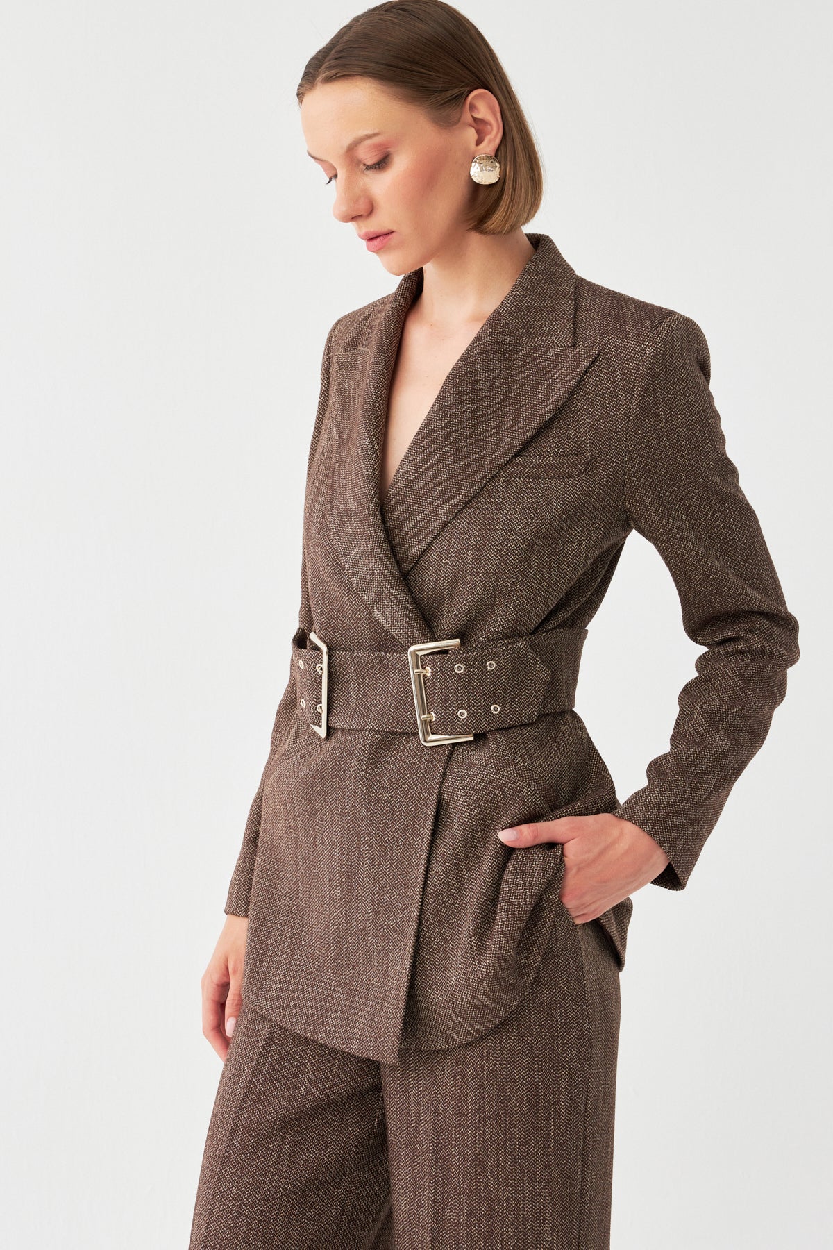 Kemer Detaylı Kruvaze Takım