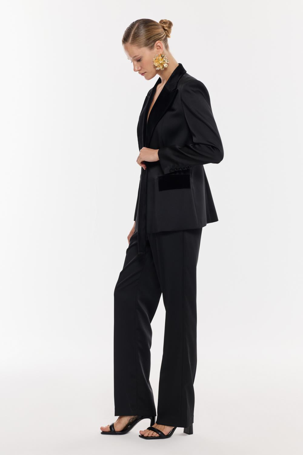 Kadife Yaka Detaylı Saten Takım