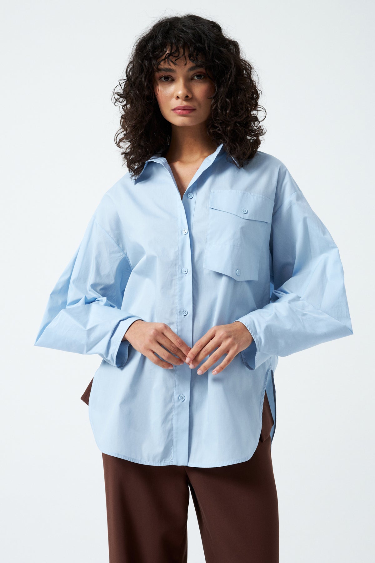 Tek Cepli Yandan Yırtmaçlı Oversize Gömlek - Mavi