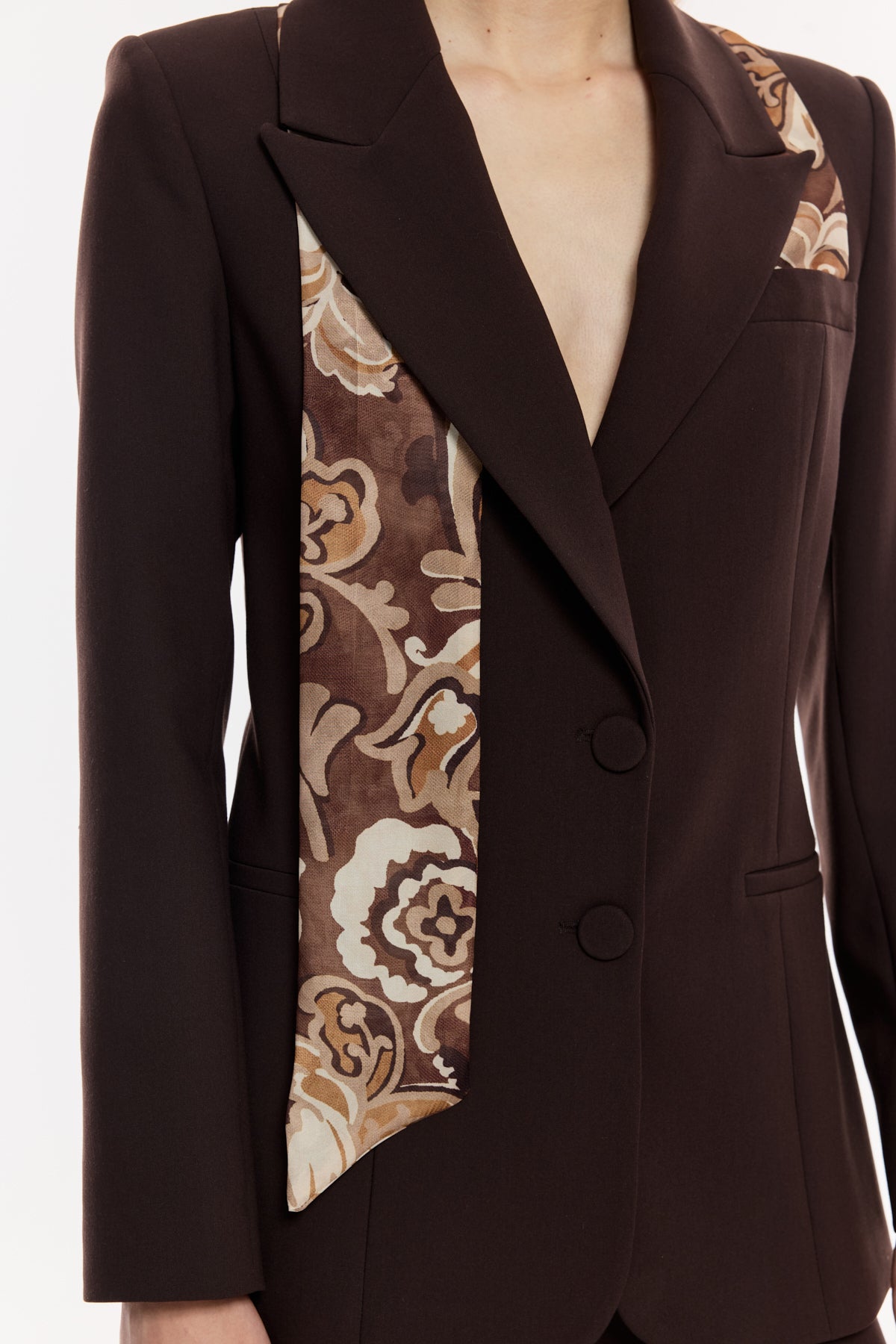 Desenli Detaylı Kruvaze Takım