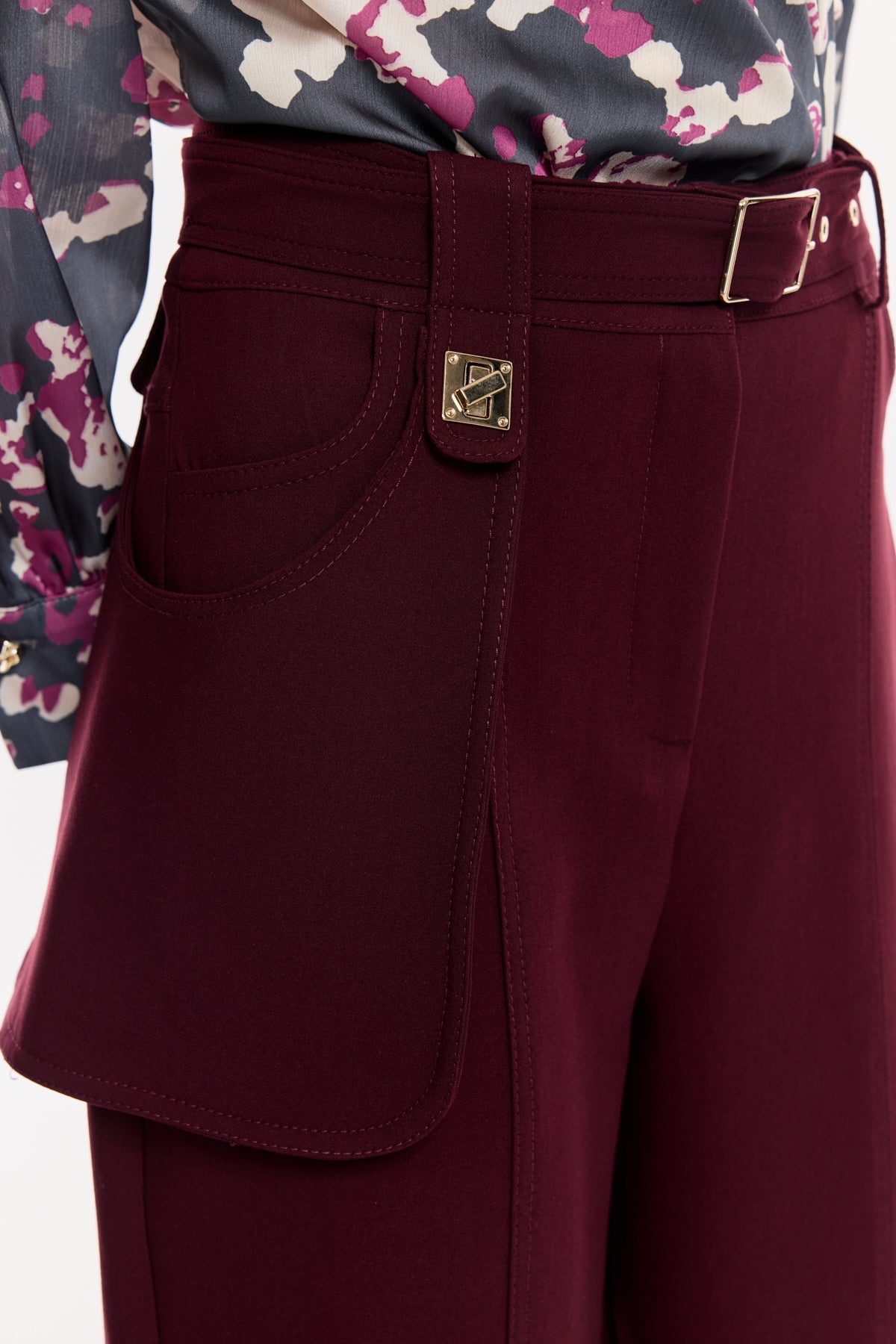 Kemerli Düz Paça Pantolon