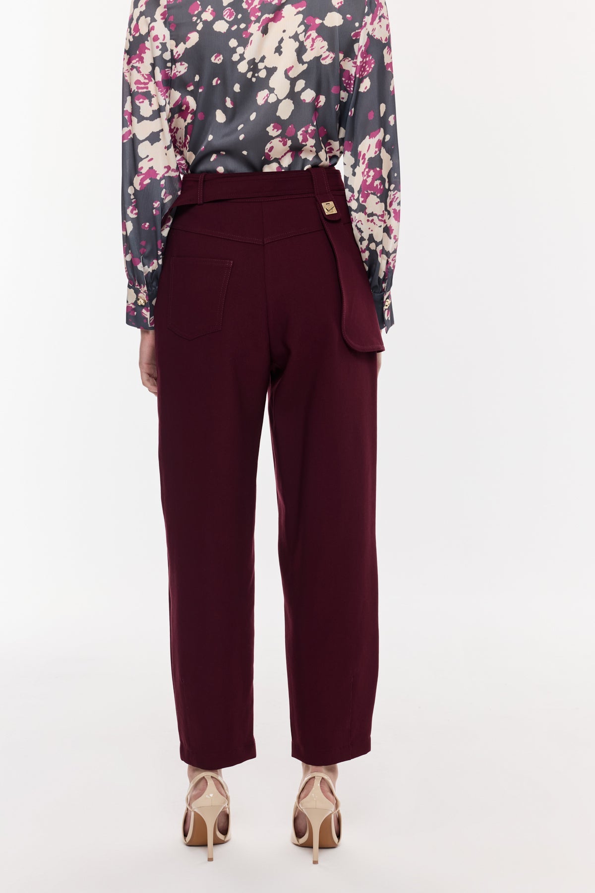 Kemerli Düz Paça Pantolon