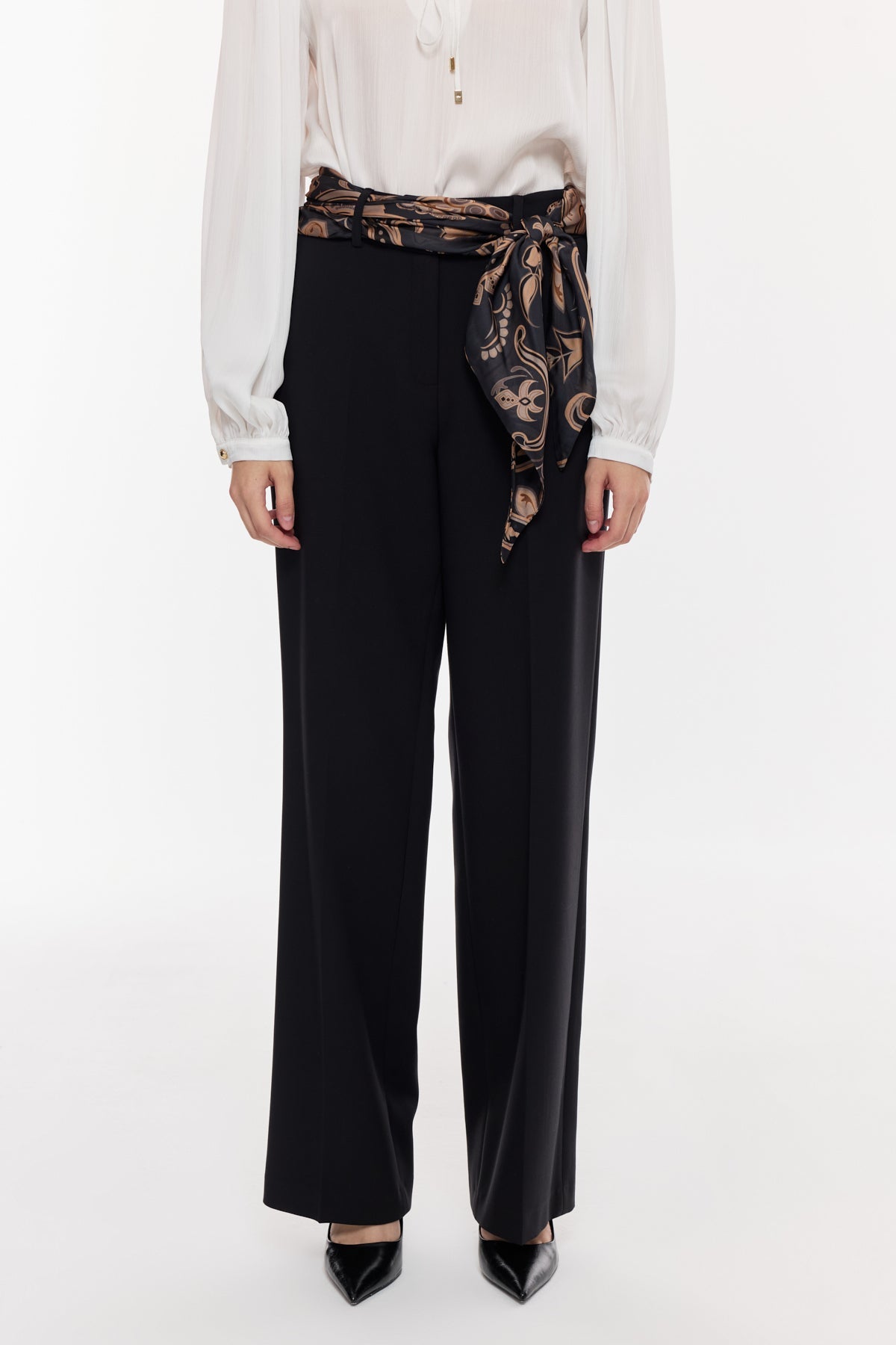 Kuşak Detaylı Dökümlü Pantolon