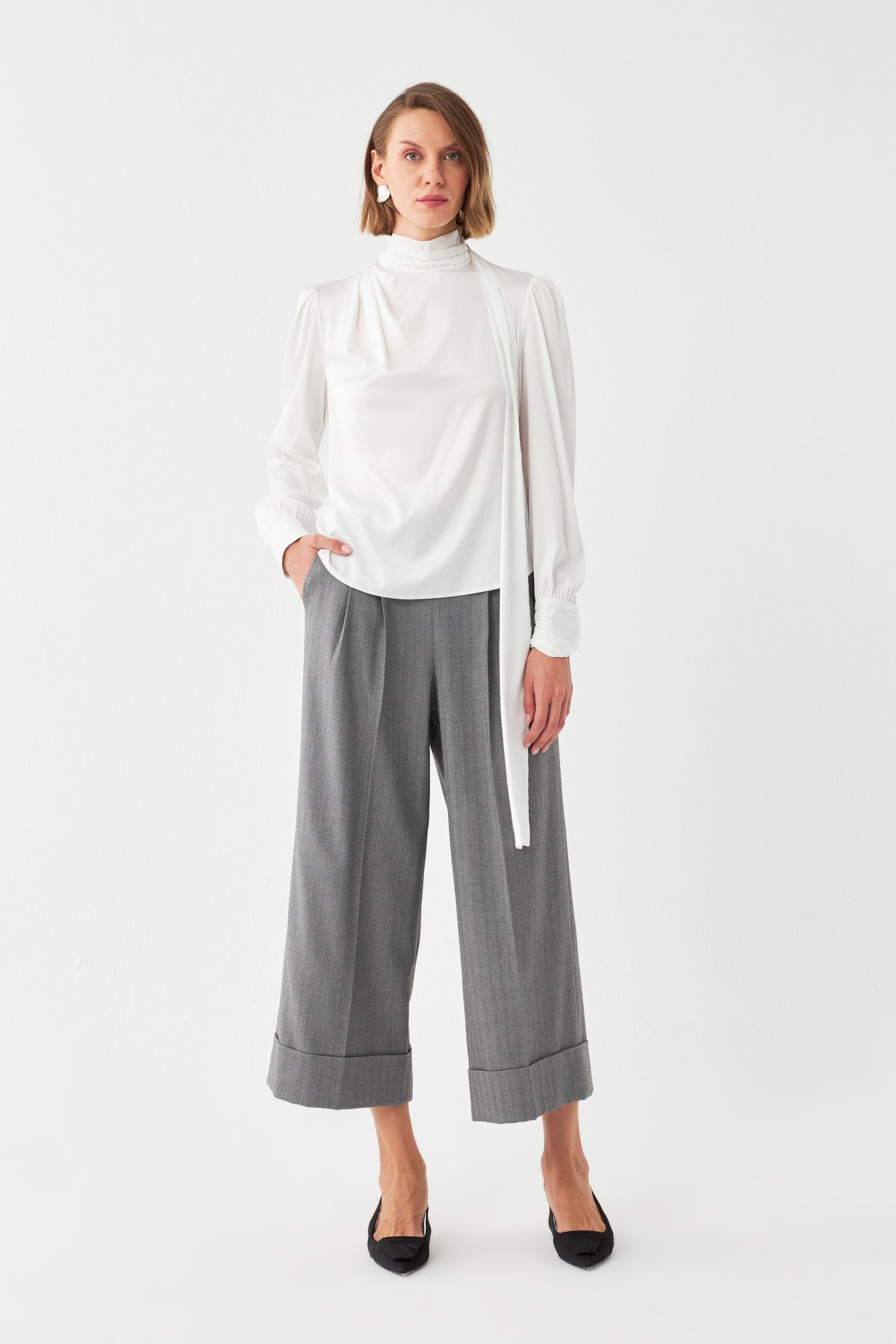 Dik Yaka uzun Kol Saten Bluz Beyaz