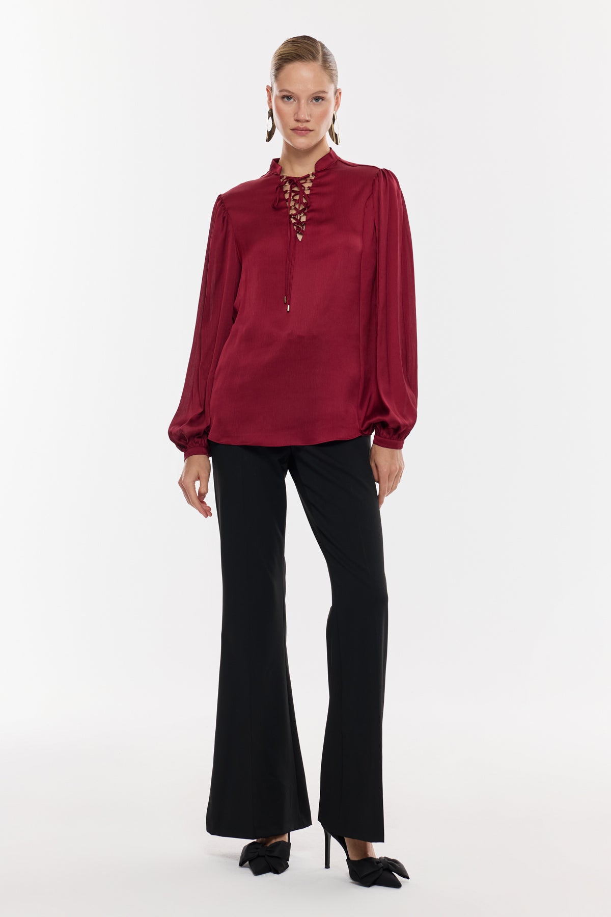 Bağlama Detaylı Saten Dokulu Bluz