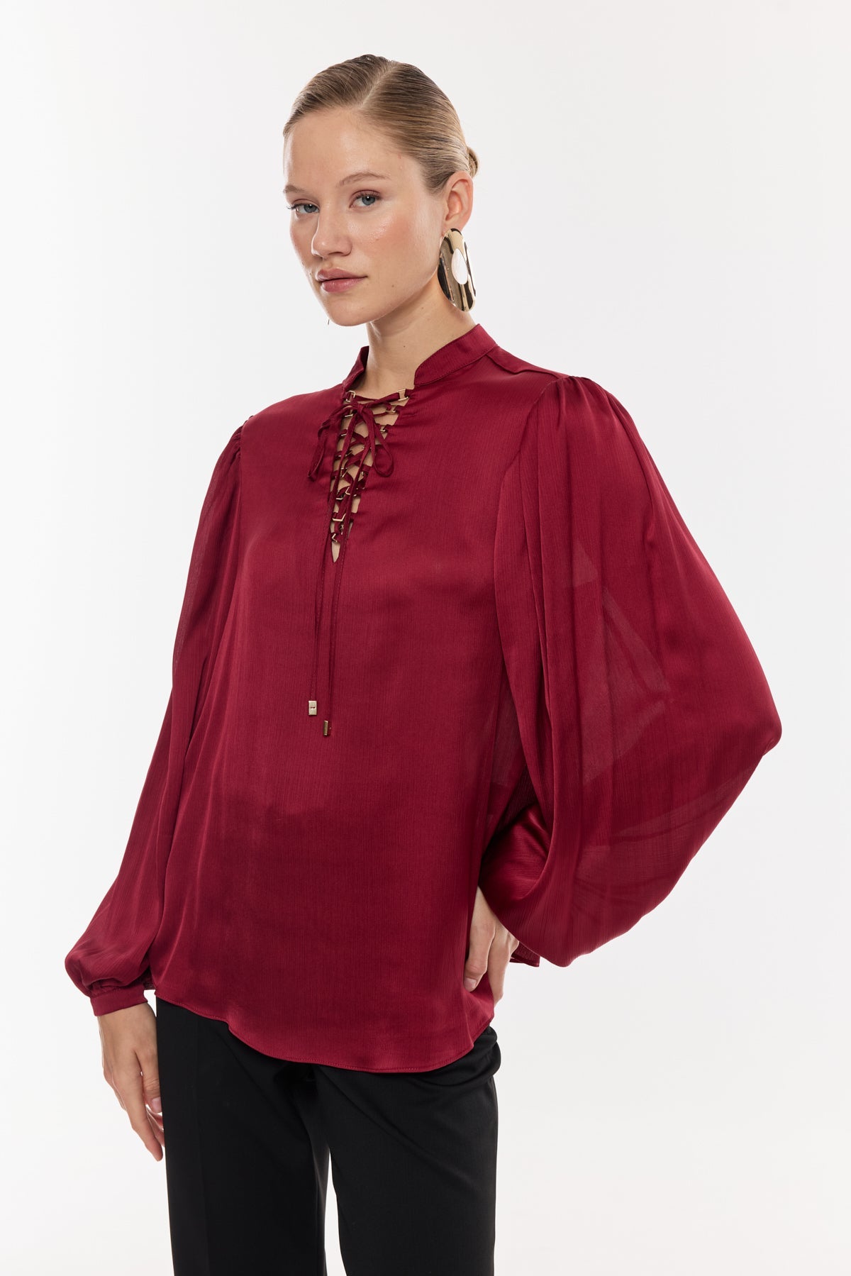 Bağlama Detaylı Saten Dokulu Bluz
