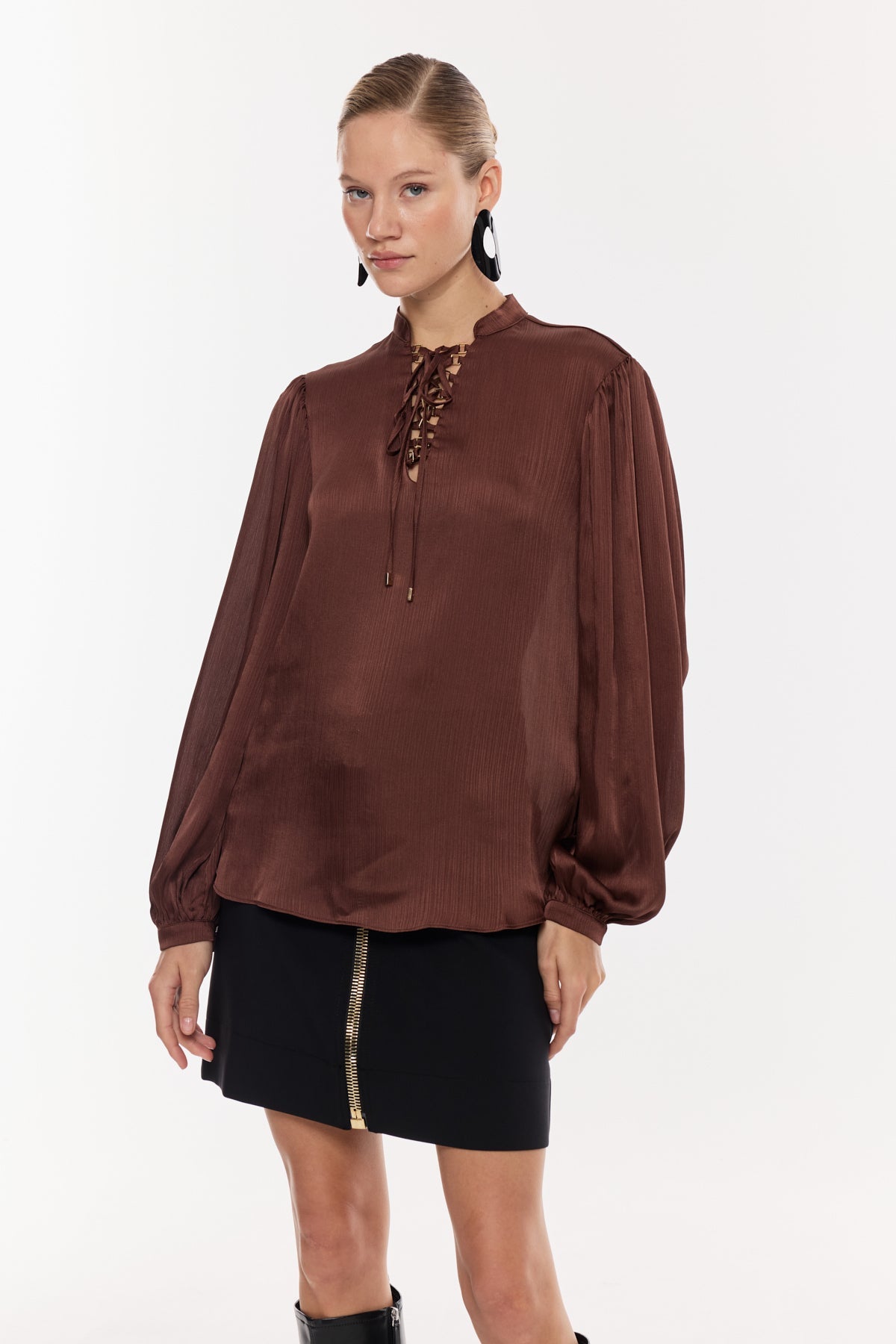 Bağlama Detaylı Saten Dokulu Bluz