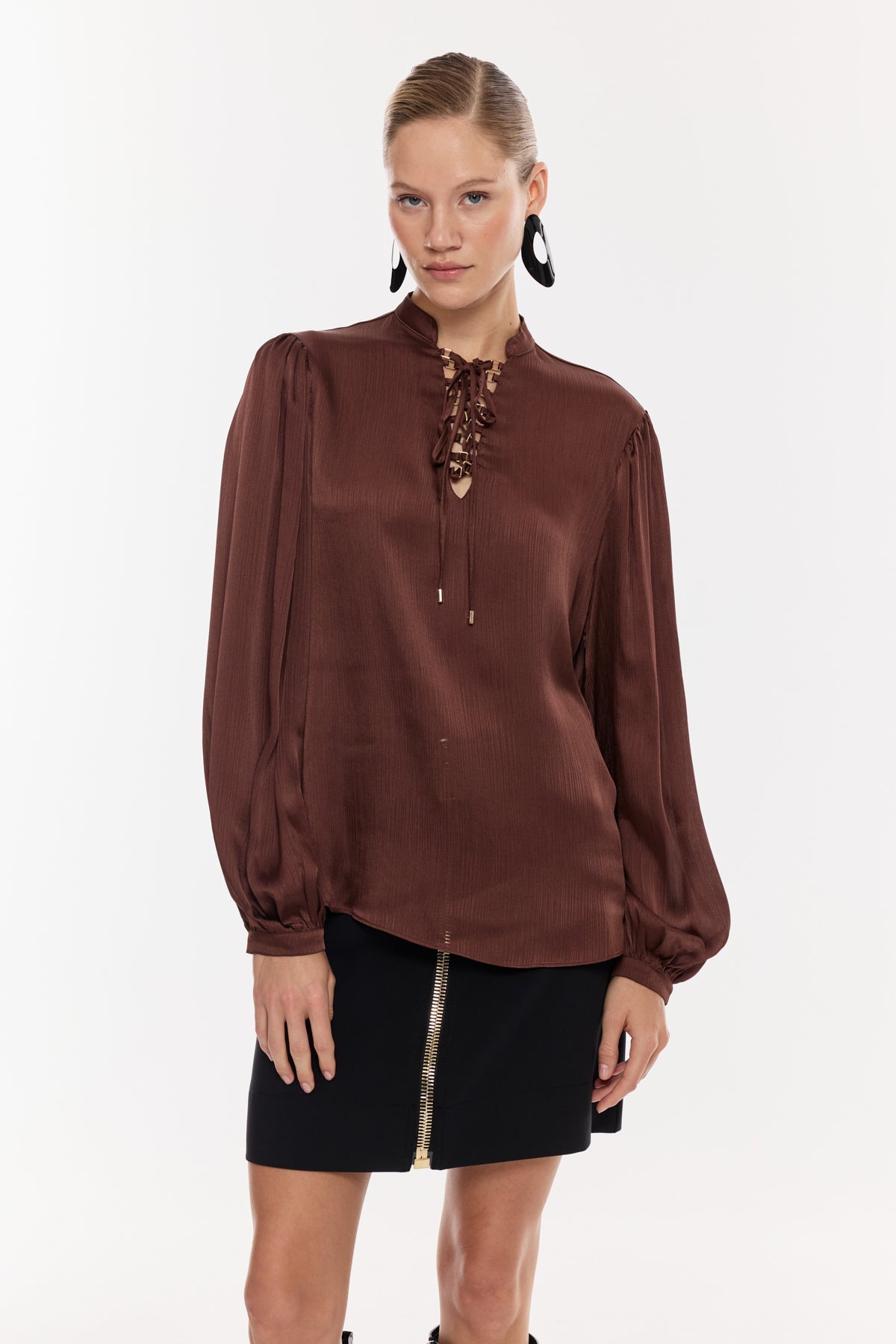 Bağlama Detaylı Saten Dokulu Bluz