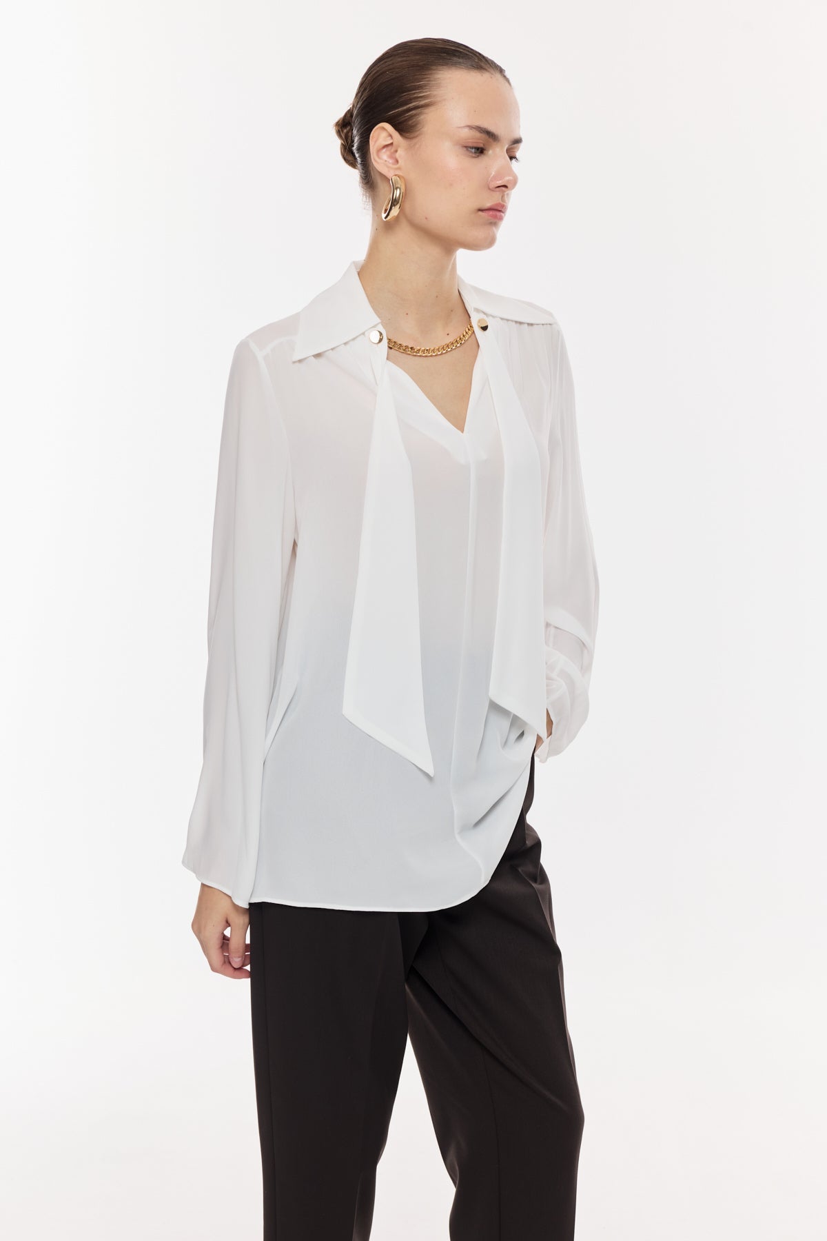Zincir Detaylı Şifon Bluz