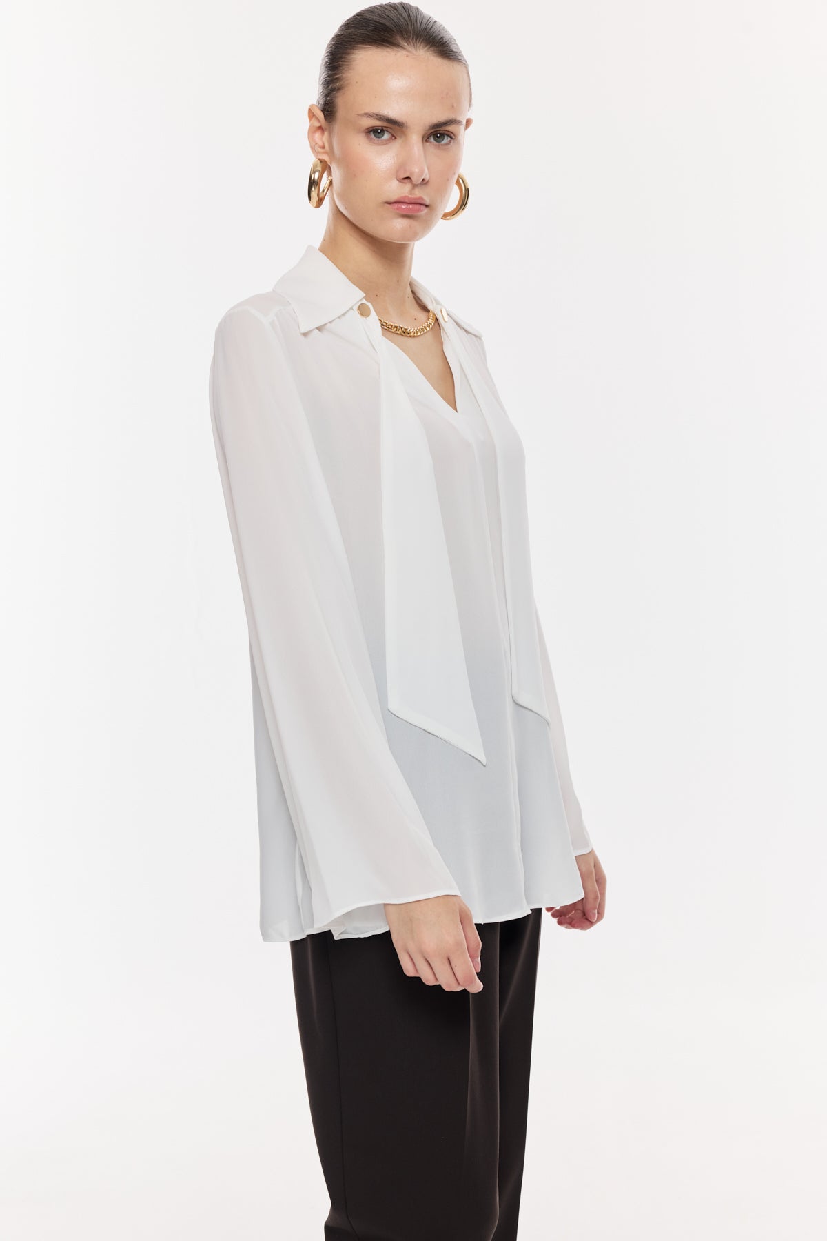 Zincir Detaylı Şifon Bluz