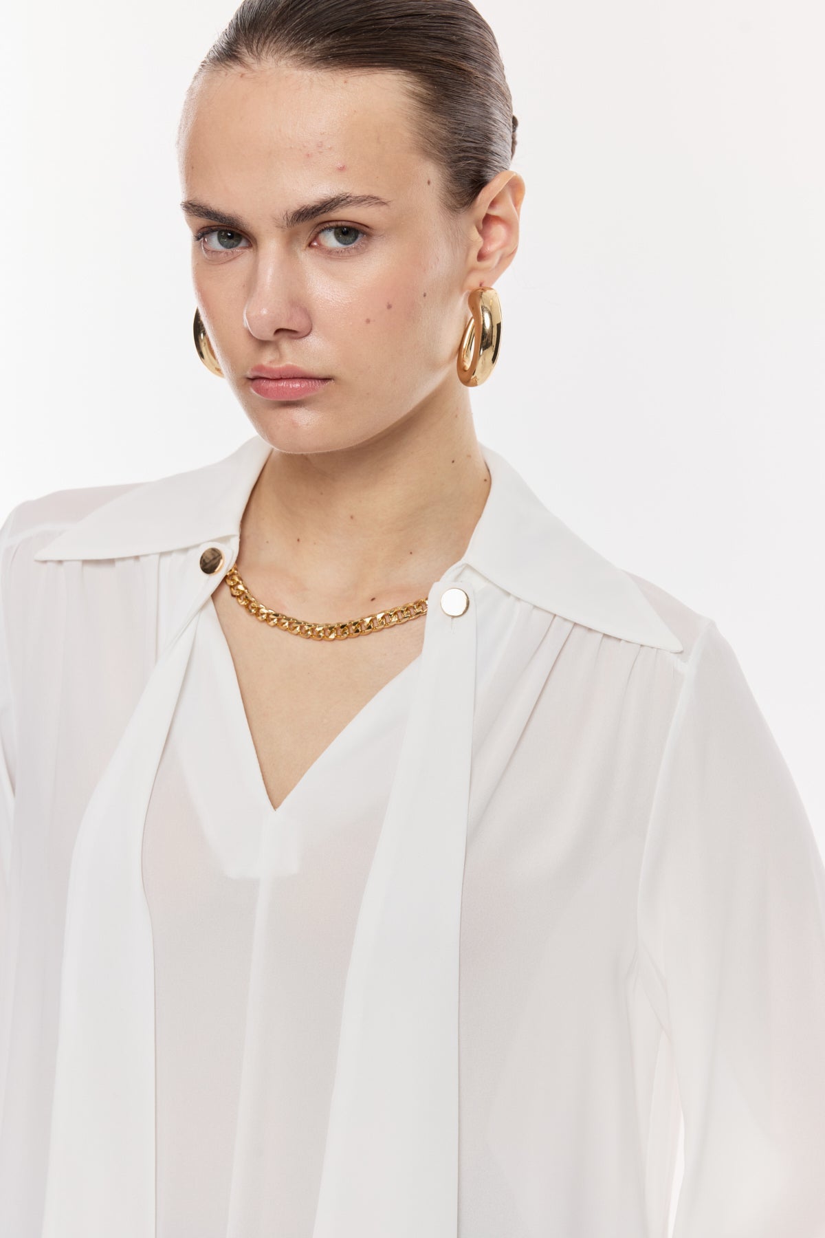 Zincir Detaylı Şifon Bluz