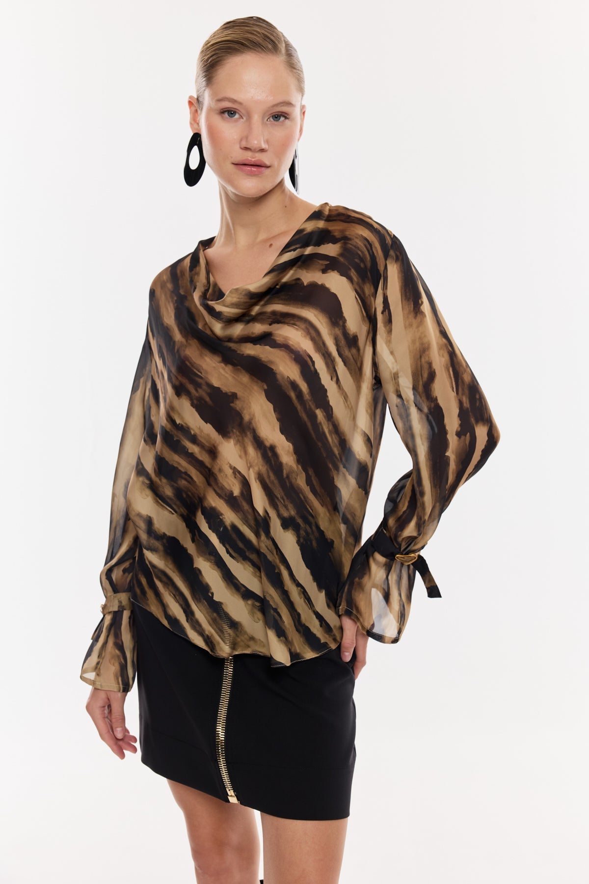 Desenli Saten Dökümlü Bluz