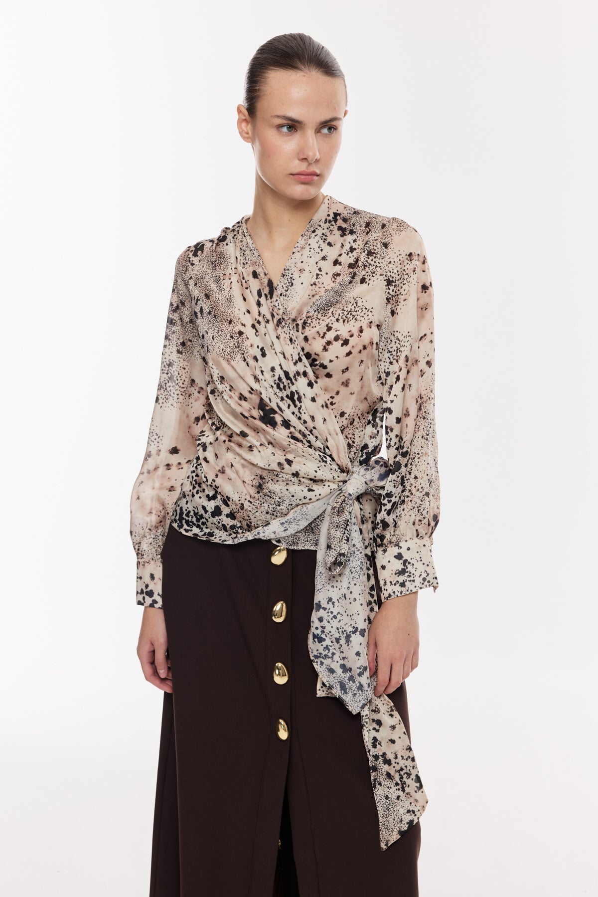 Desenli Kruvaze Bağlamalı Saten Bluz