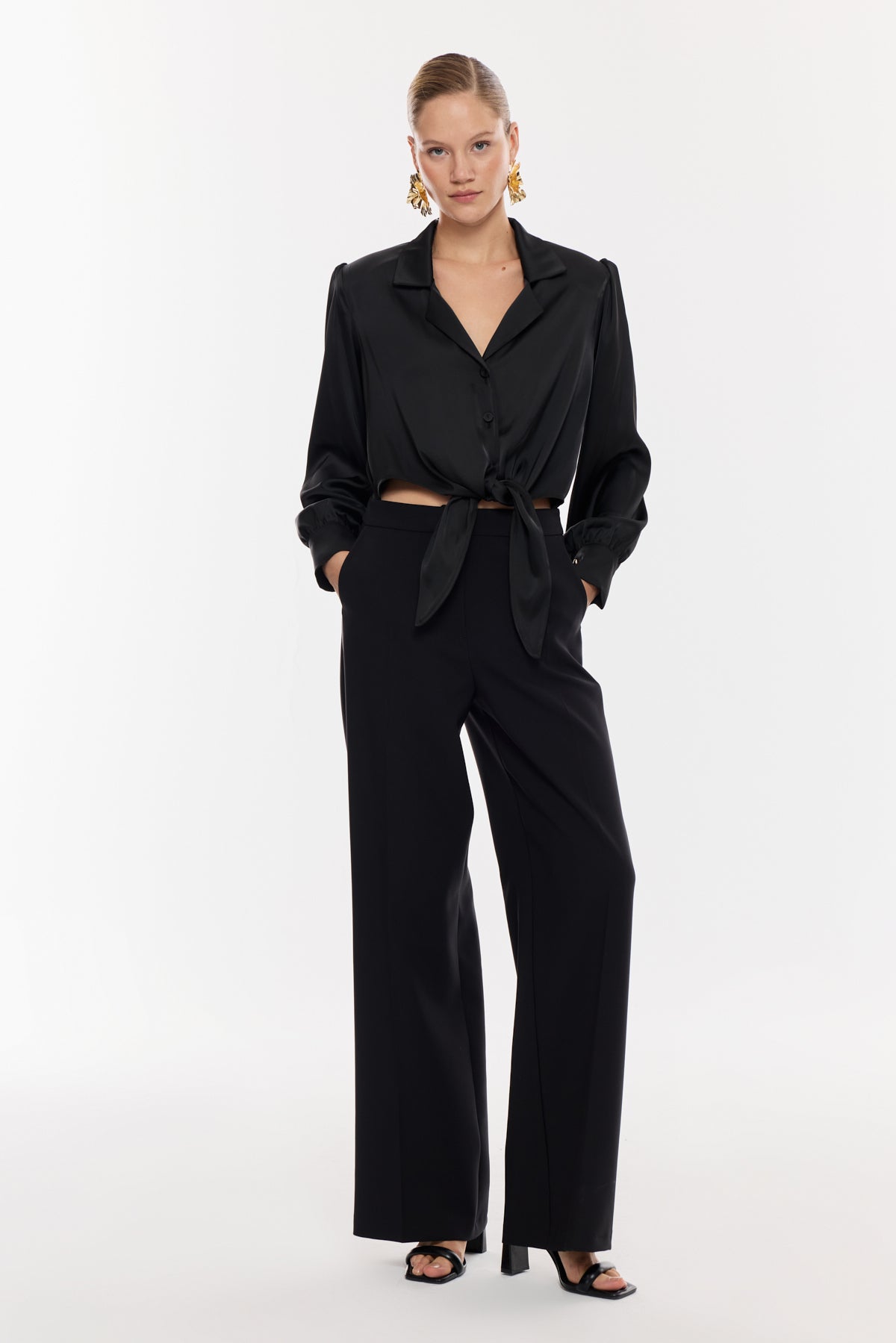 Ön Bağlamalı Saten Dokulu Bluz