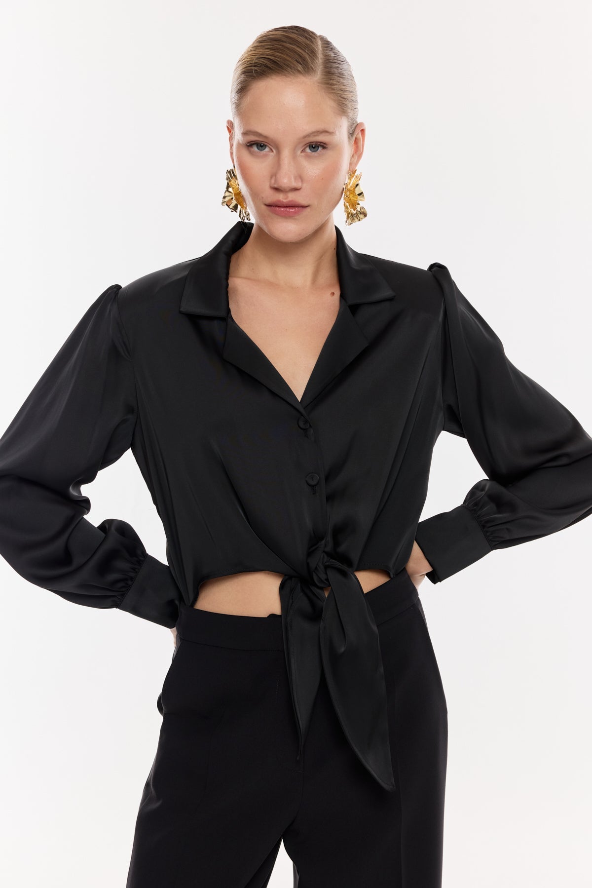 Ön Bağlamalı Saten Dokulu Bluz