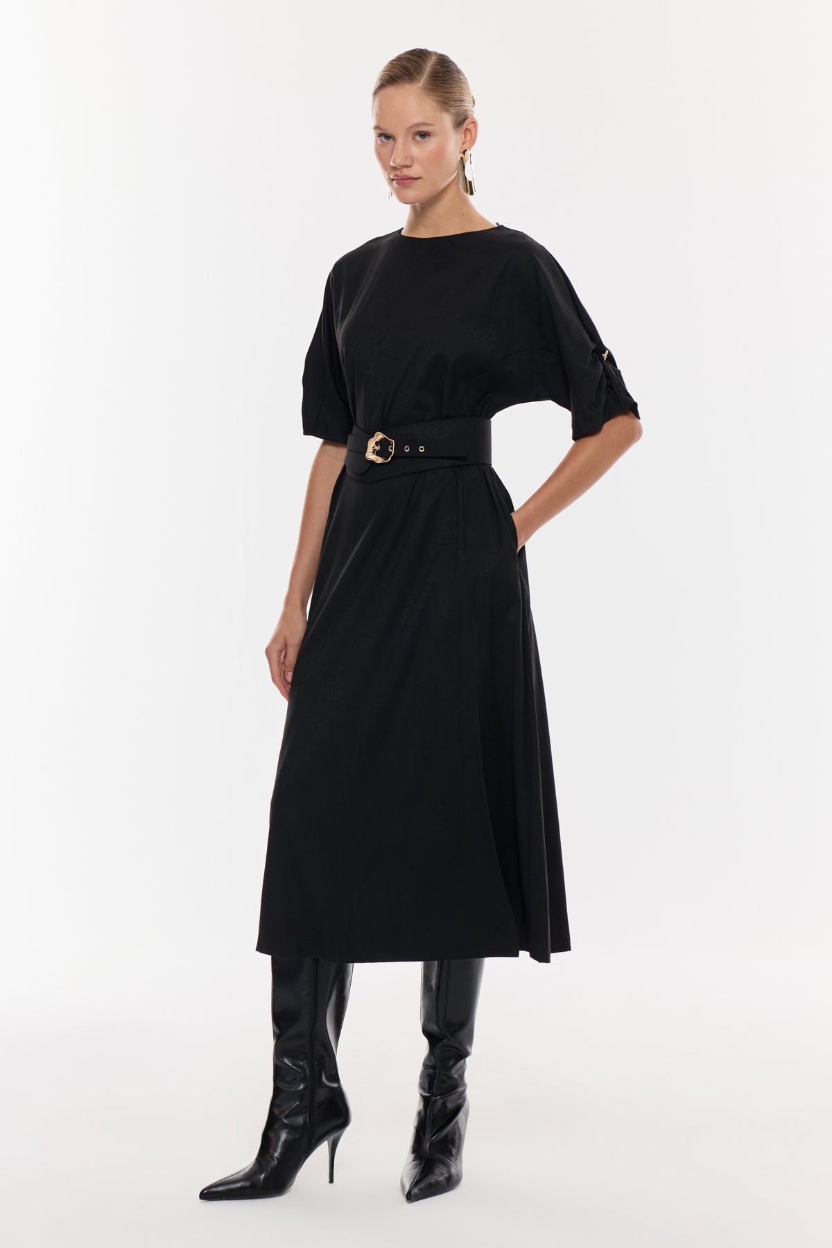 Yırtmaçlı Midi Elbise