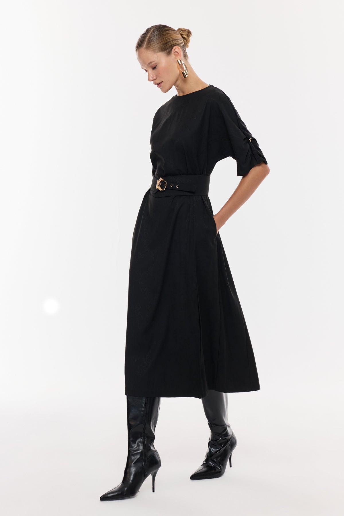 Yırtmaçlı Midi Elbise