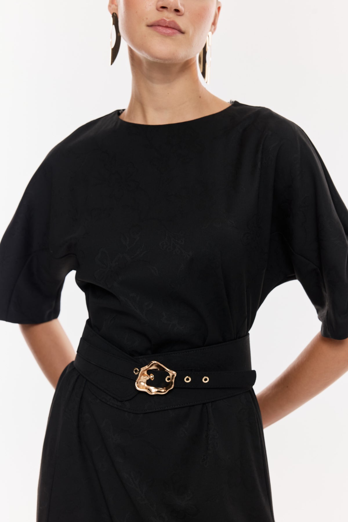 Yırtmaçlı Midi Elbise