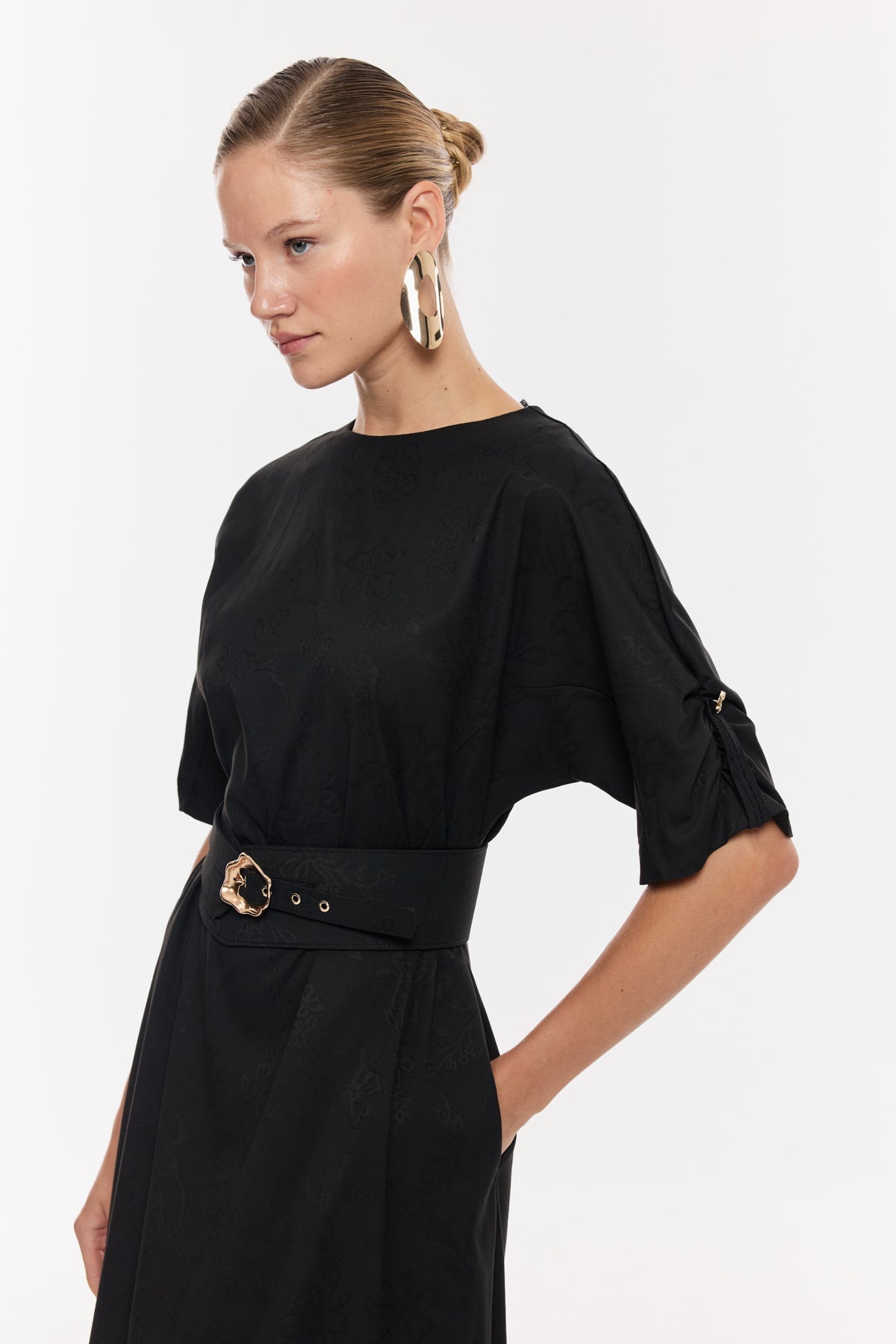 Yırtmaçlı Midi Elbise