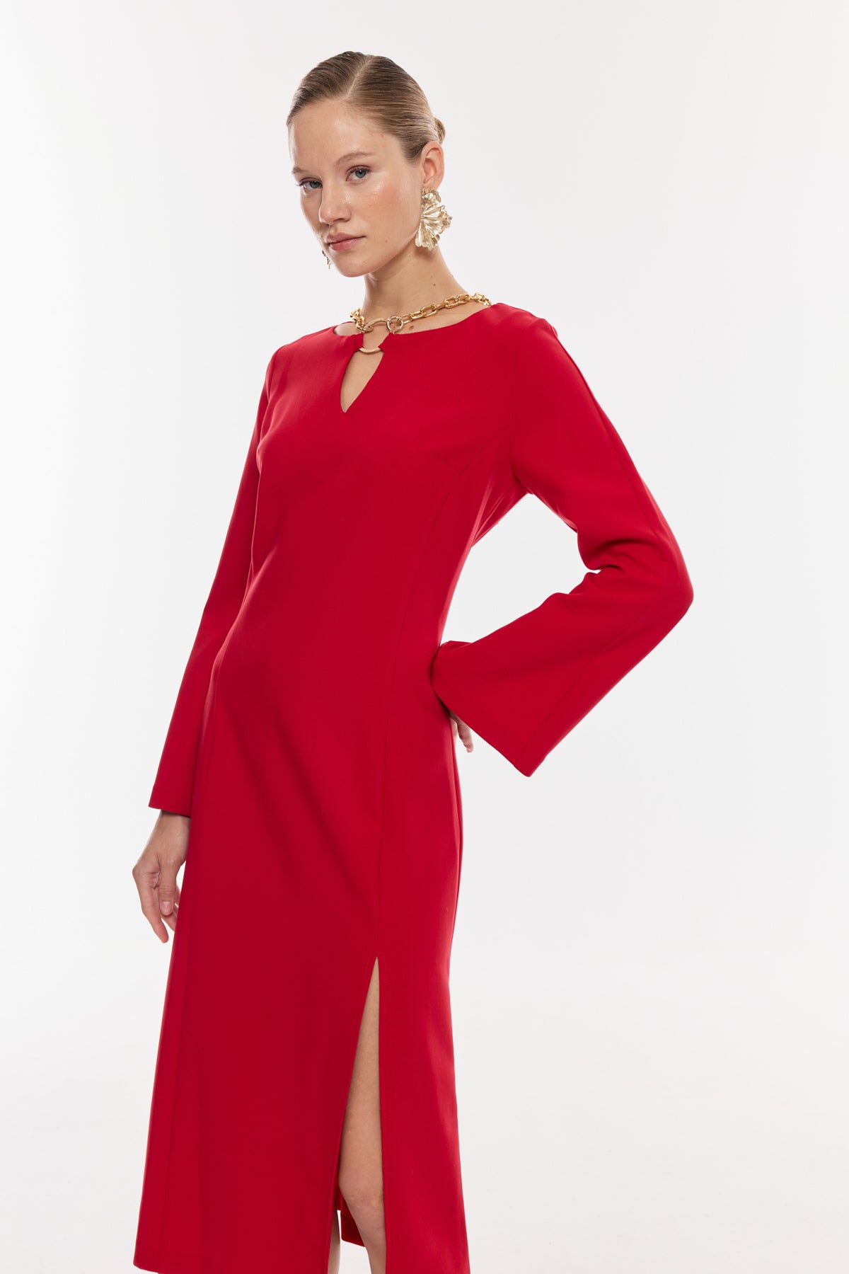 Zincir Detaylı Yırtmaçlı Midi Elbise