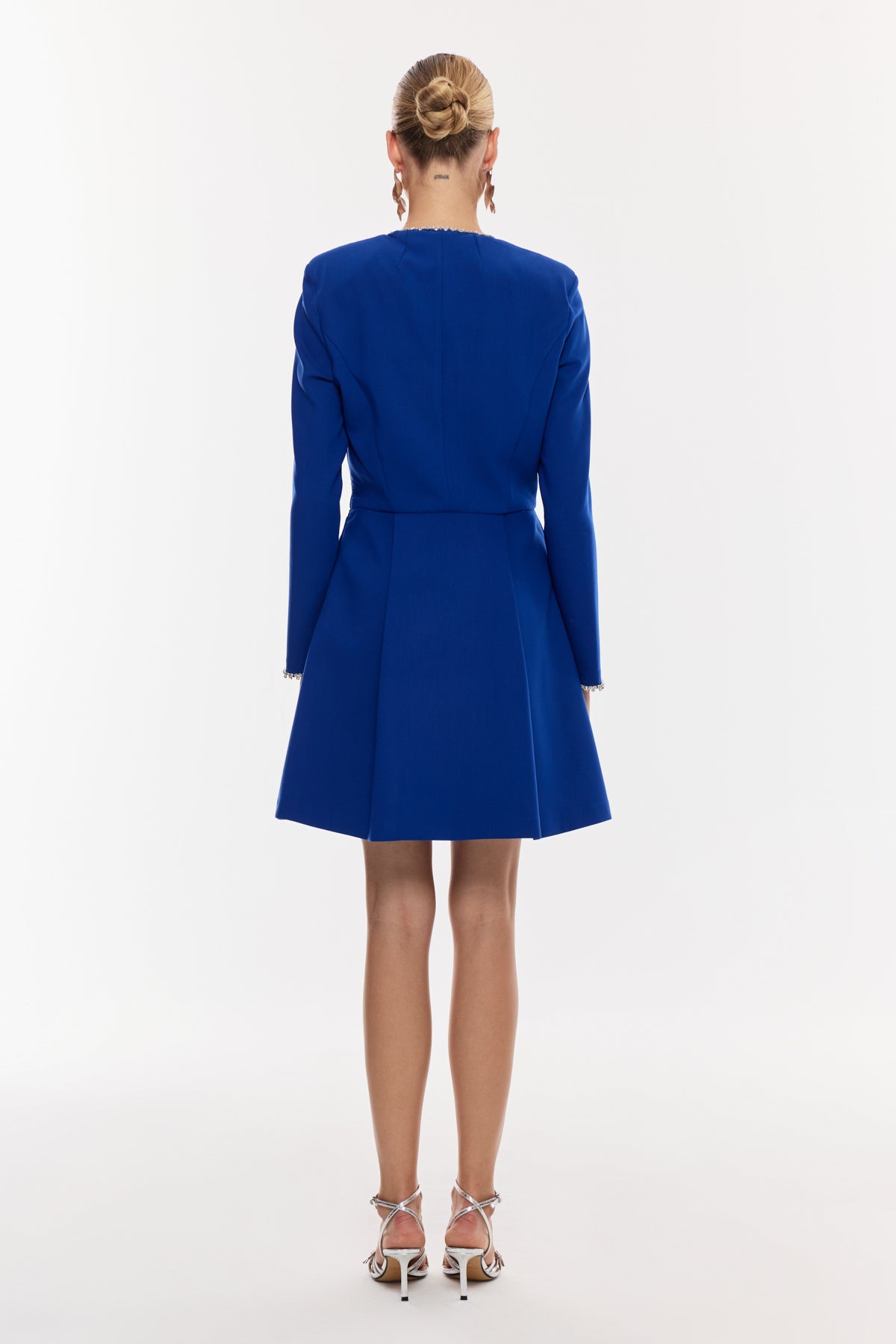 Kare Yaka İnci Detaylı Mini Elbise