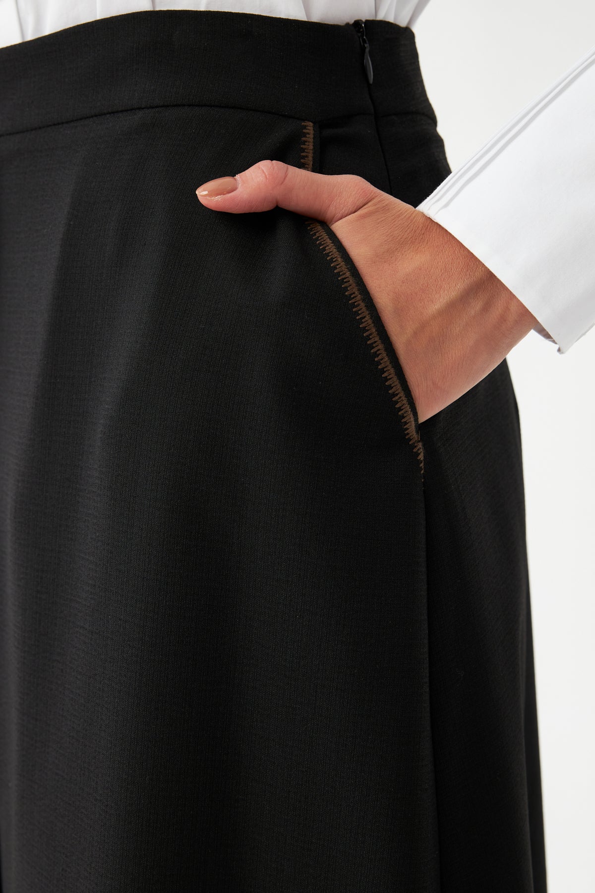 Düğme Detaylı Siyah Midi Etek