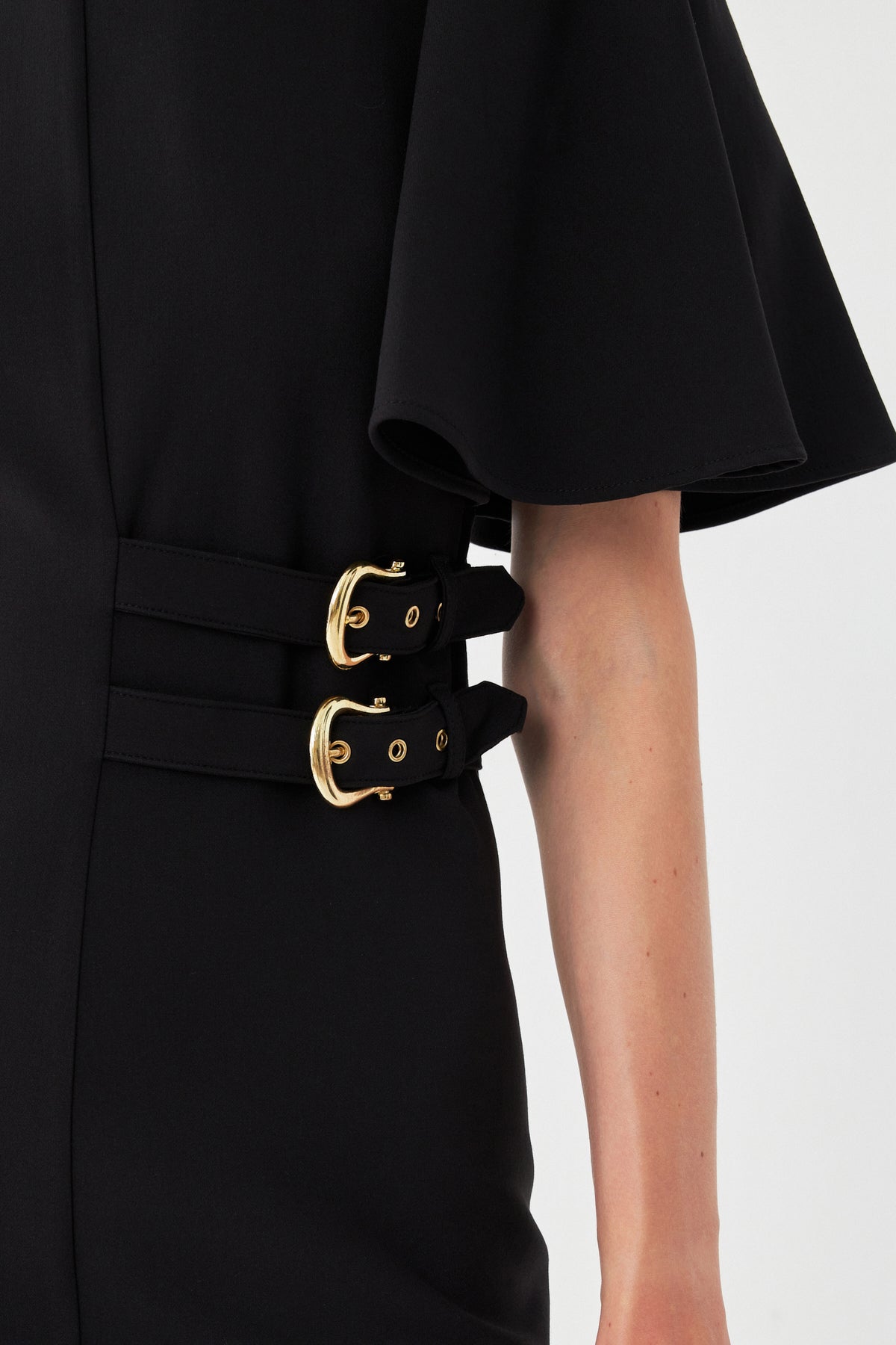 Kemer Tokalı Yırtmaçlı Elbise