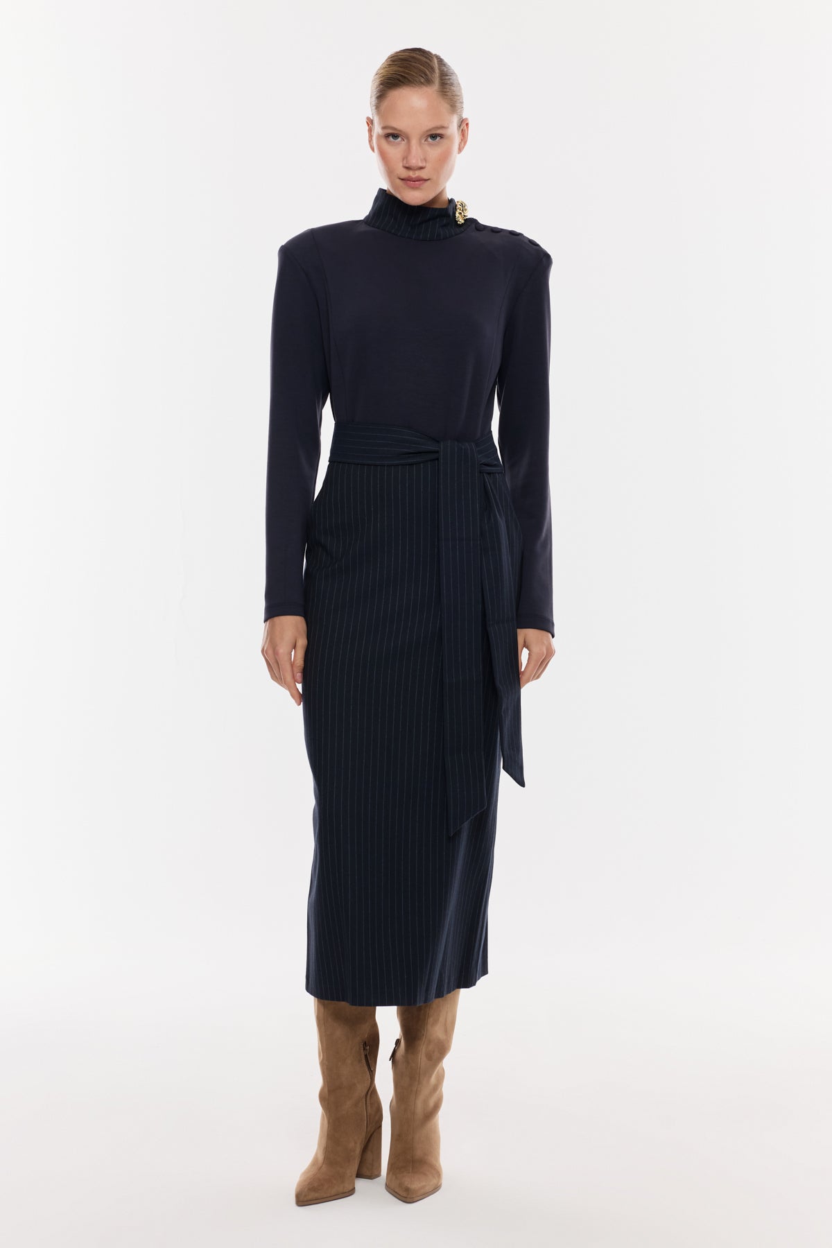 Kuşak Detaylı Çizgili Midi Elbise