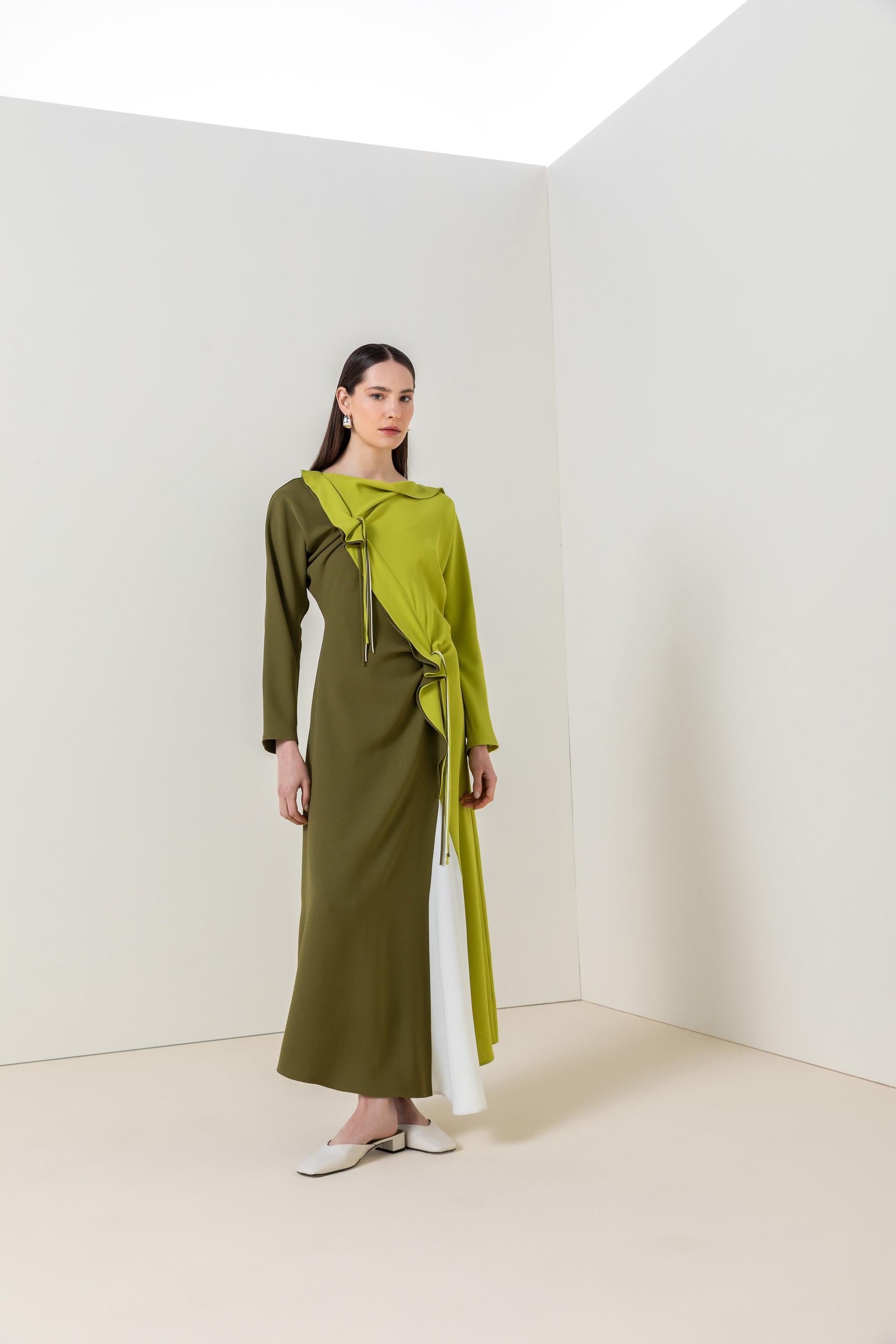 ASİMETRİK BAĞLAMA DETAYLI ELBİSE 26W40878