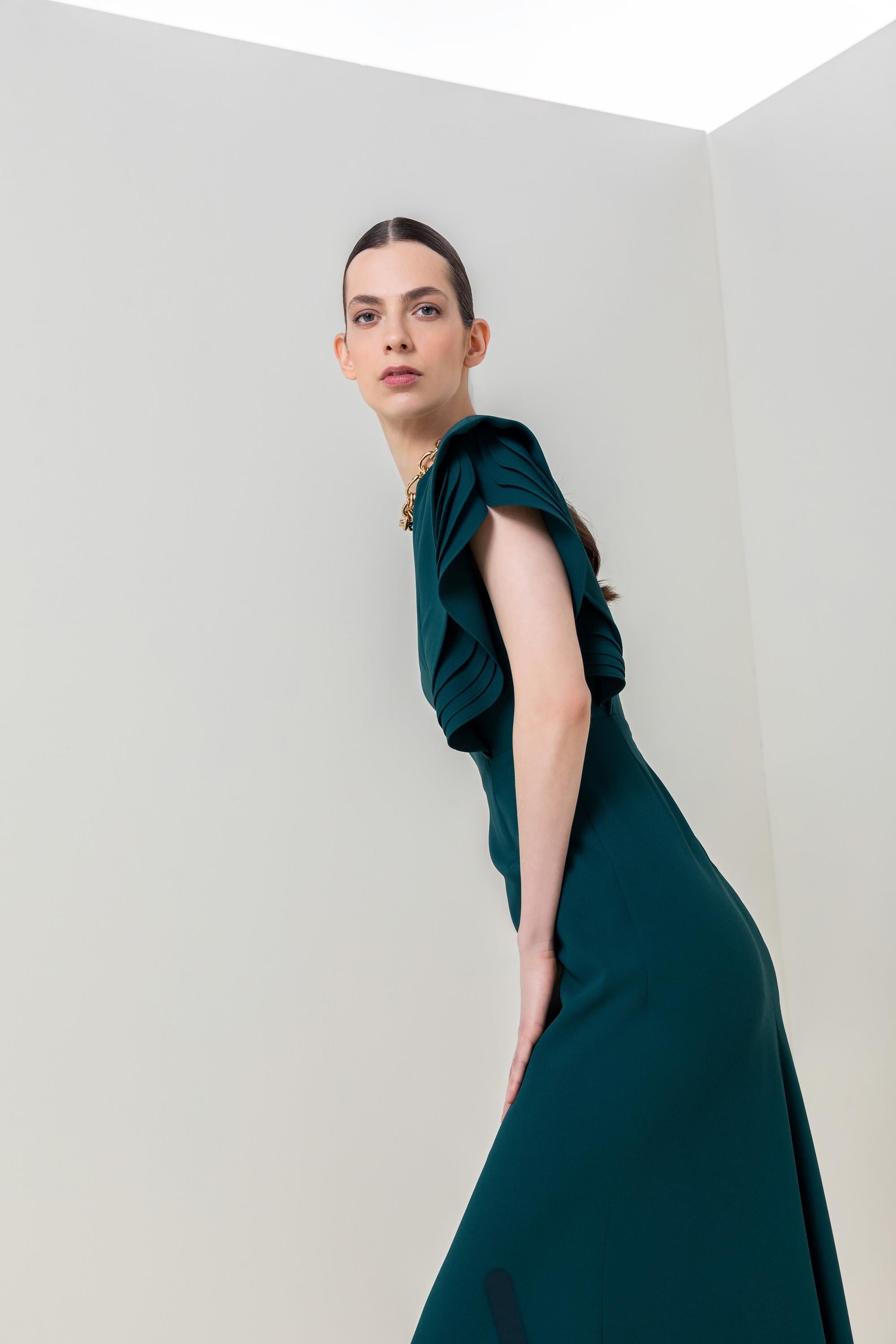 ASİMETRİK VOLANLI UZUN ELBİSE 26W40879