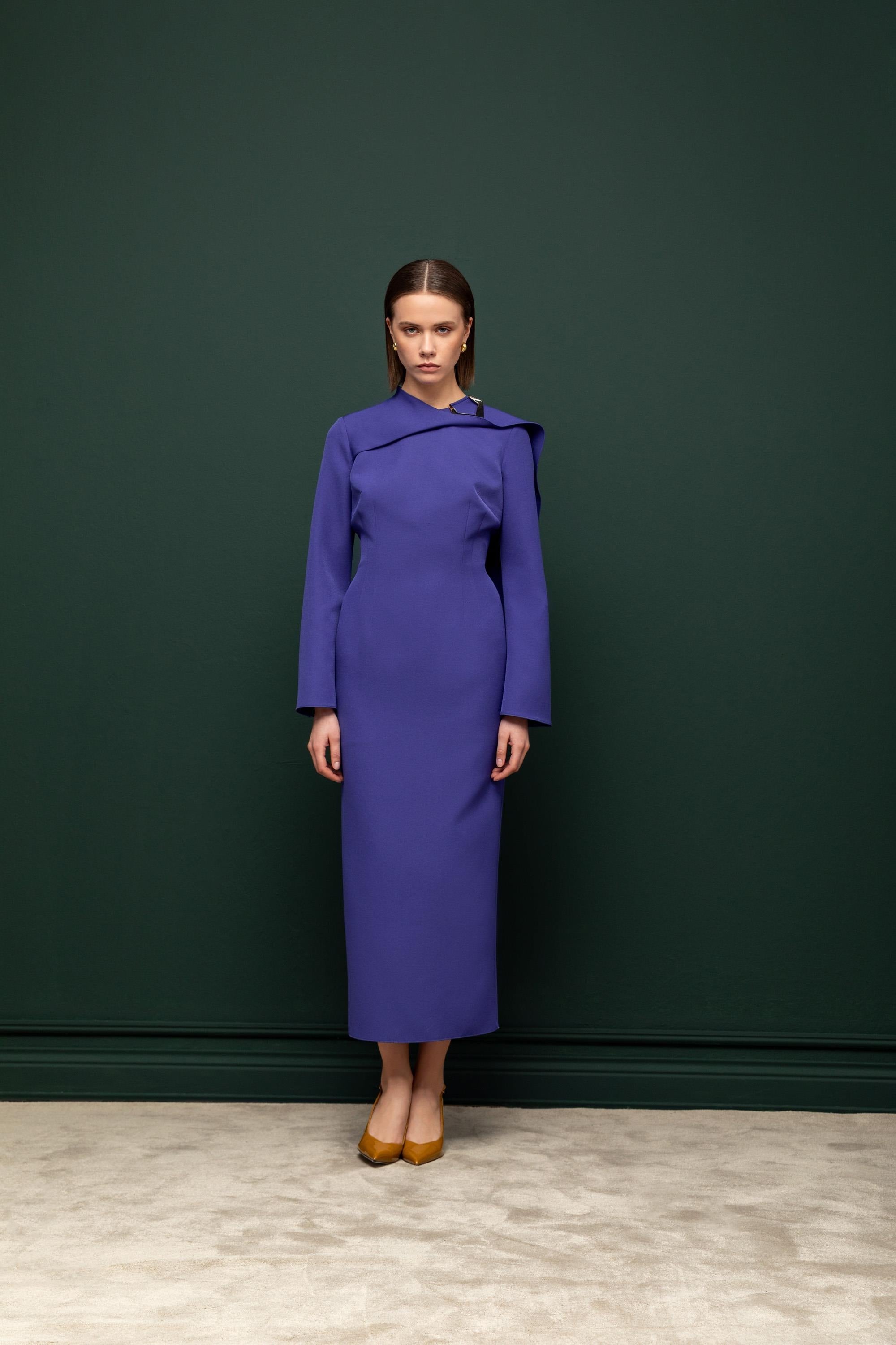 ASİMETRİK YAKA MİDİ ELBİSE 26W40850