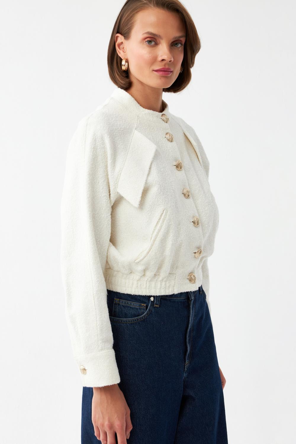 Kadın Ekru Altın Düğmeli Kısa Ceket
