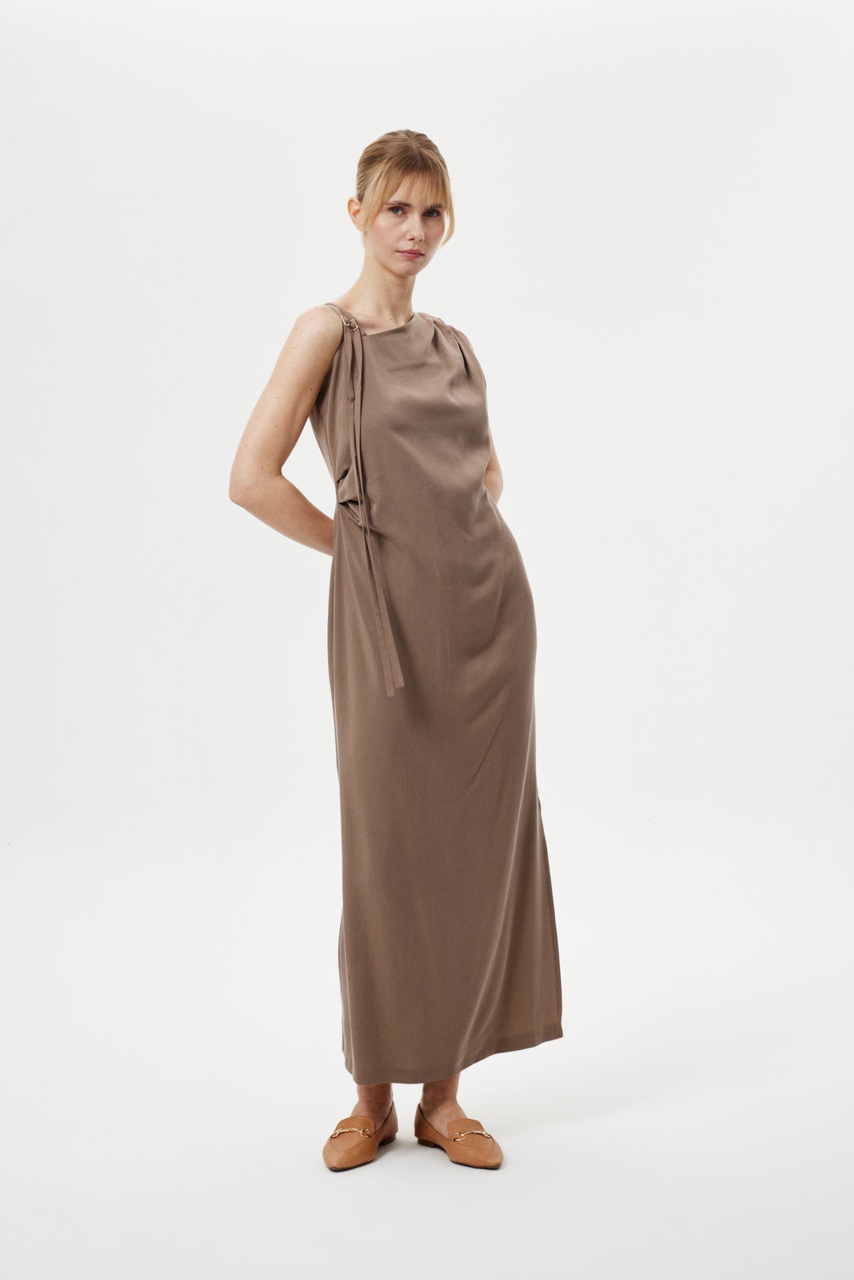 Omuz Detaylı Uzun Elbise