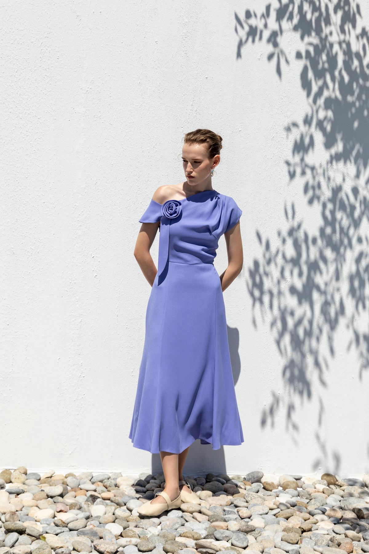 GÜL DESENLİ TEK OMUZ ELBİSE 26W40807