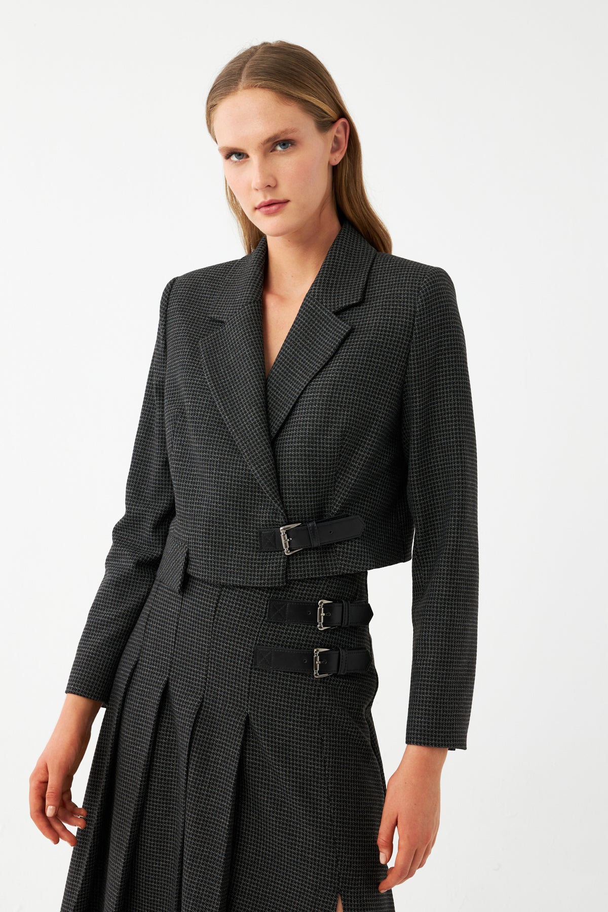 Tokalı Kemerli Blazer Ceket