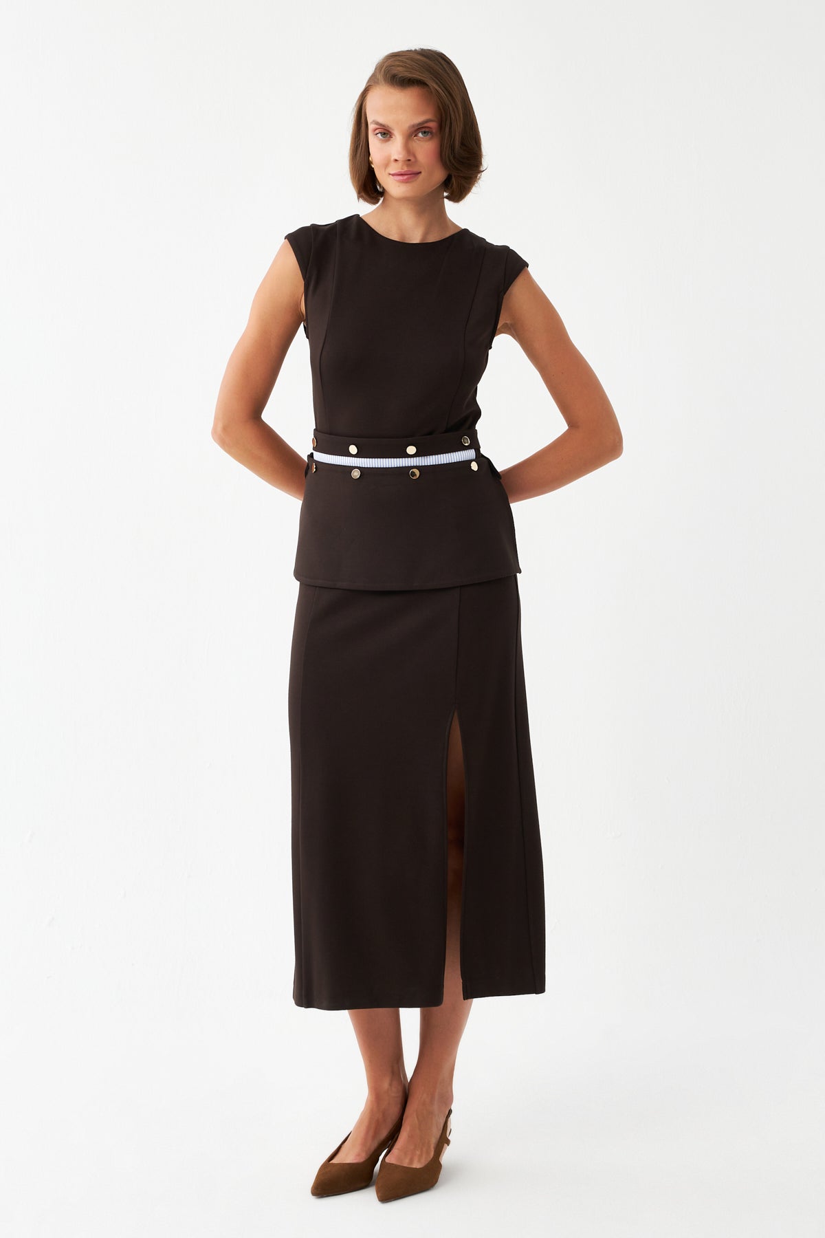 Yırtmaçlı Şık Midi Elbise